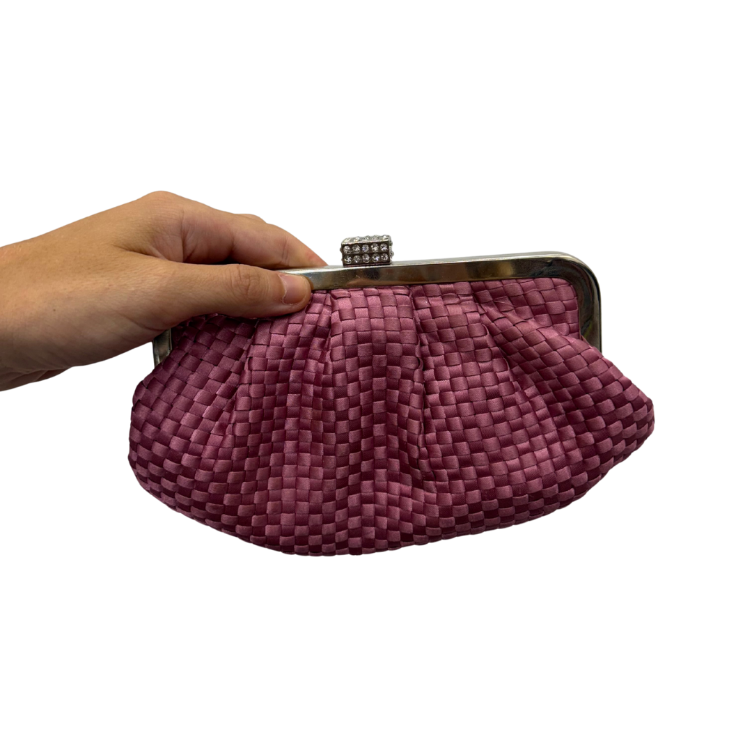 Bolso vintage rosa tipo clutch trenzado