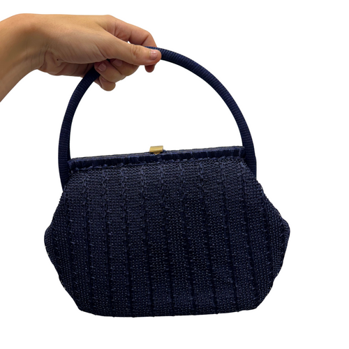 Bolsa vintage azul marinho com alça.