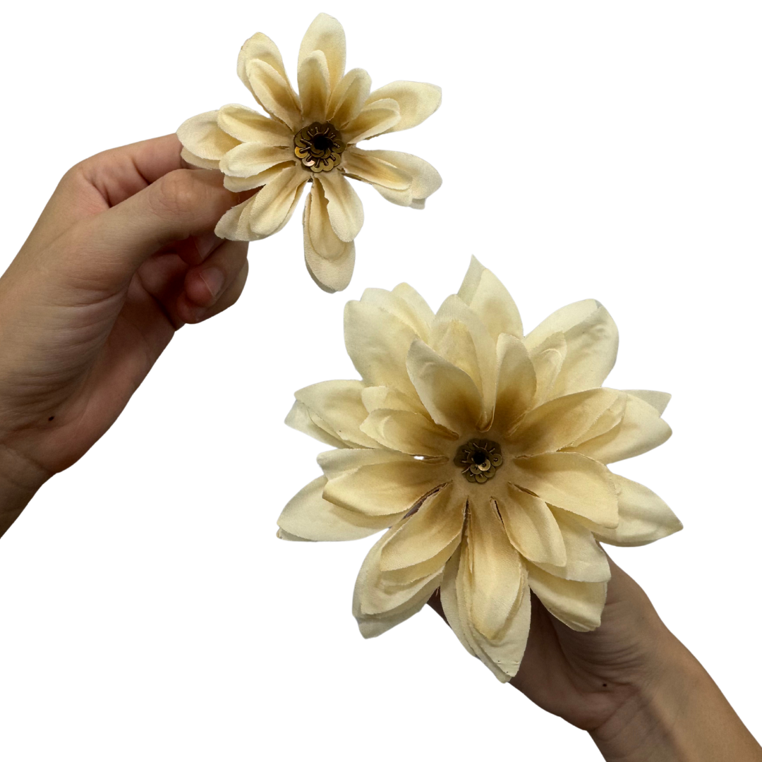 Biscoitos amanteigados em forma de flor de magnólia (pequenos e grandes)