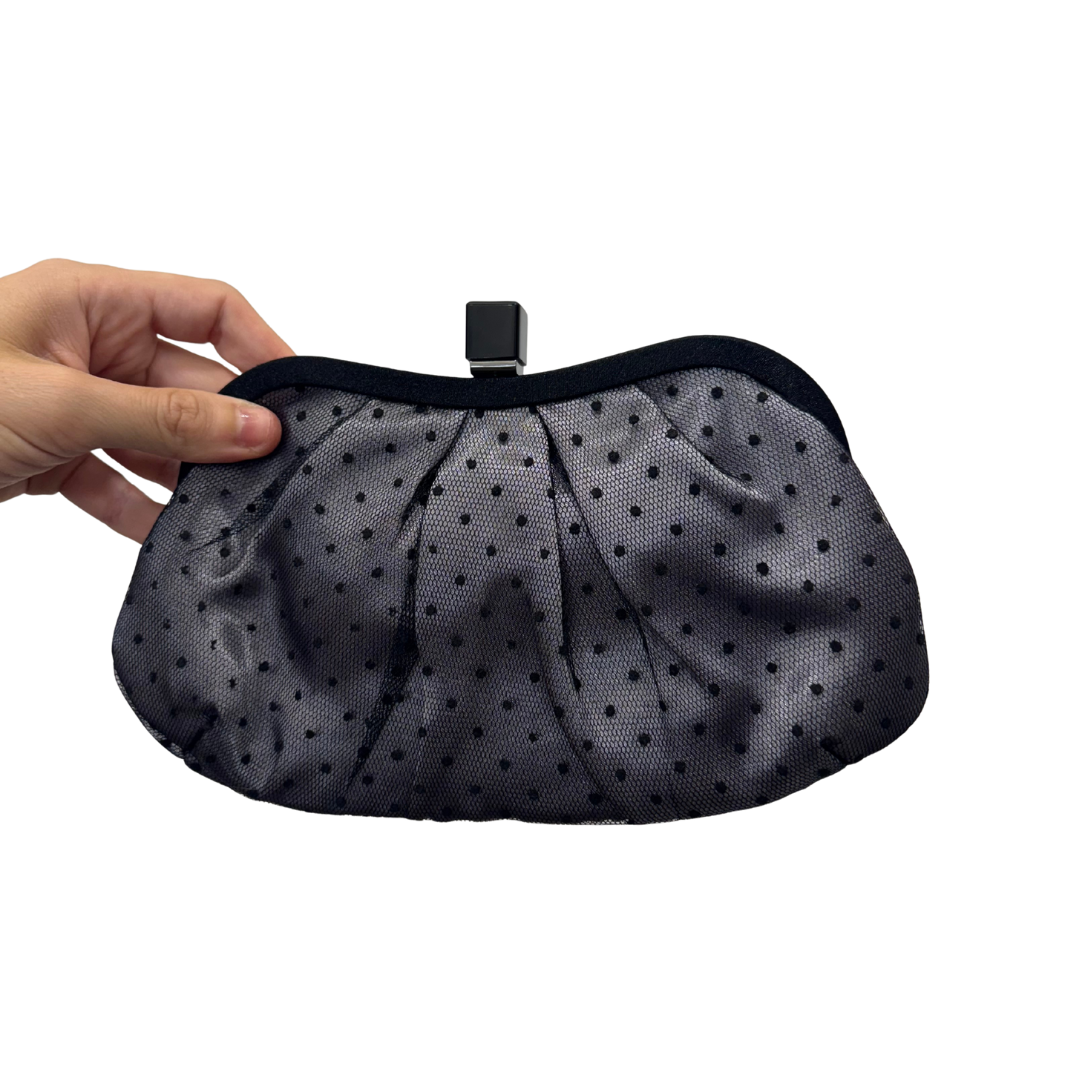 Bolso vintage tipo clutch de plumeti gris y negro