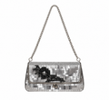 Bolsa vintage castanha estilo saco com flores vermelhas bordadas