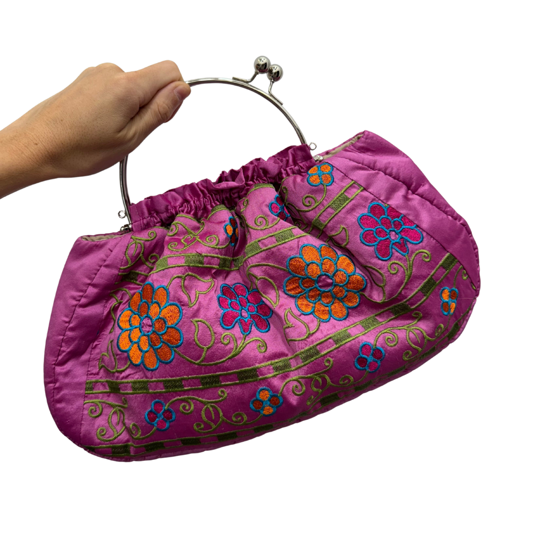 Bolso vintage bombonera rosa y verde con bordados de amebas