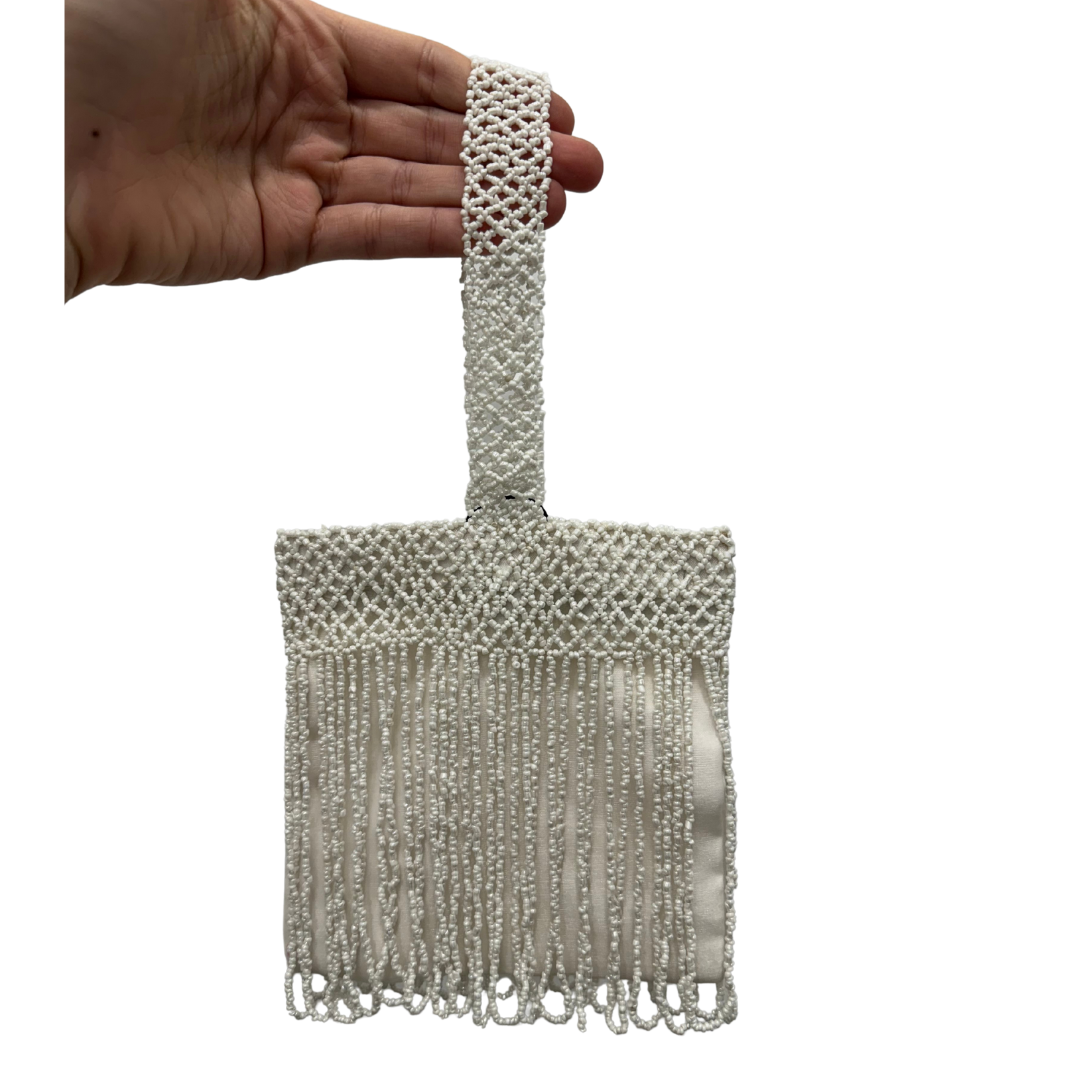 Bolso vintage blanco tipo saco con flecos de cuentas