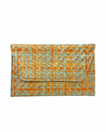 Bolsa vintage castanha estilo saco com flores vermelhas bordadas