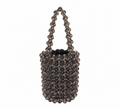 Bolsa vintage castanha estilo saco com flores vermelhas bordadas