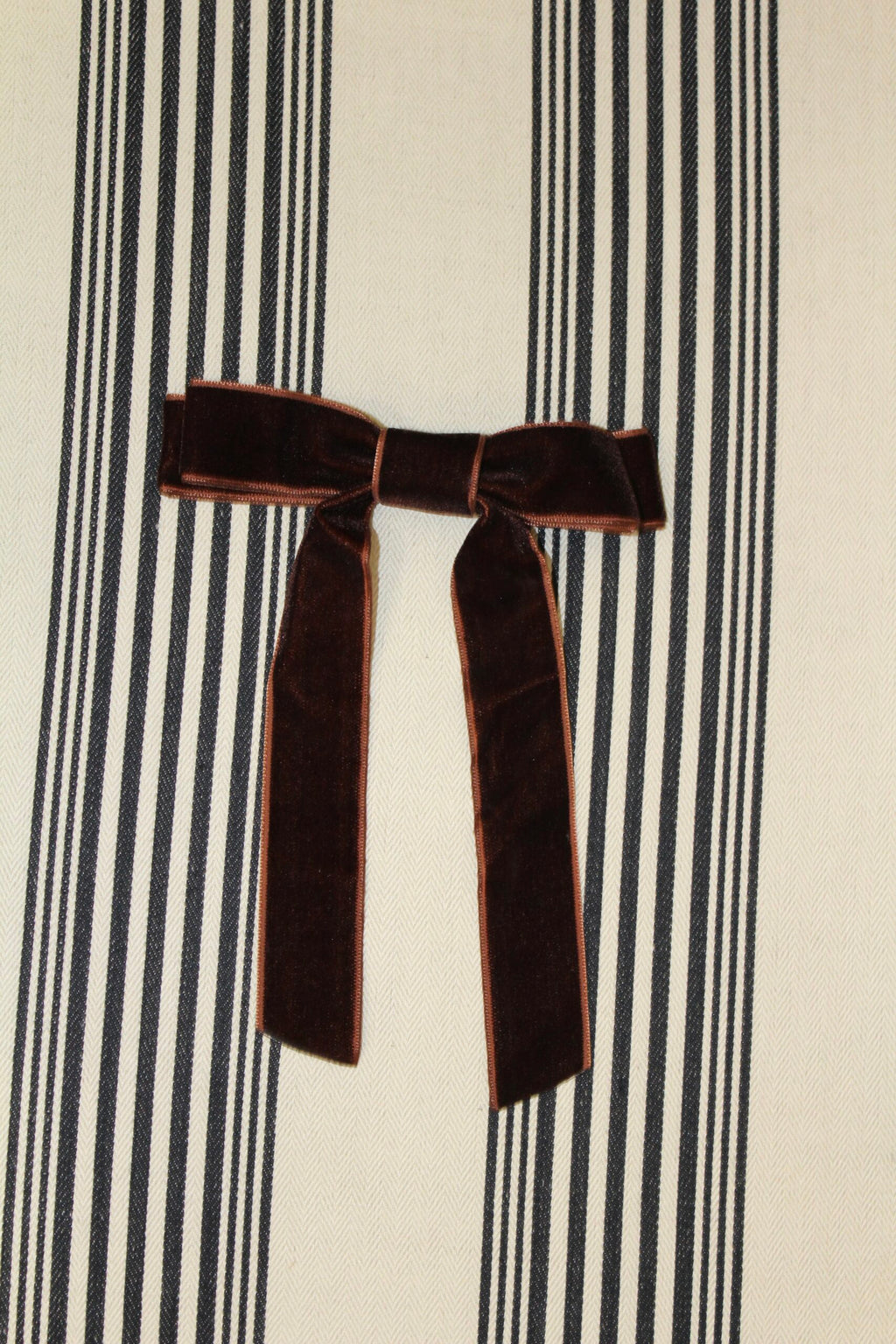 Lazo de terciopelo con pinza para el pelo - Marrón Chocolate