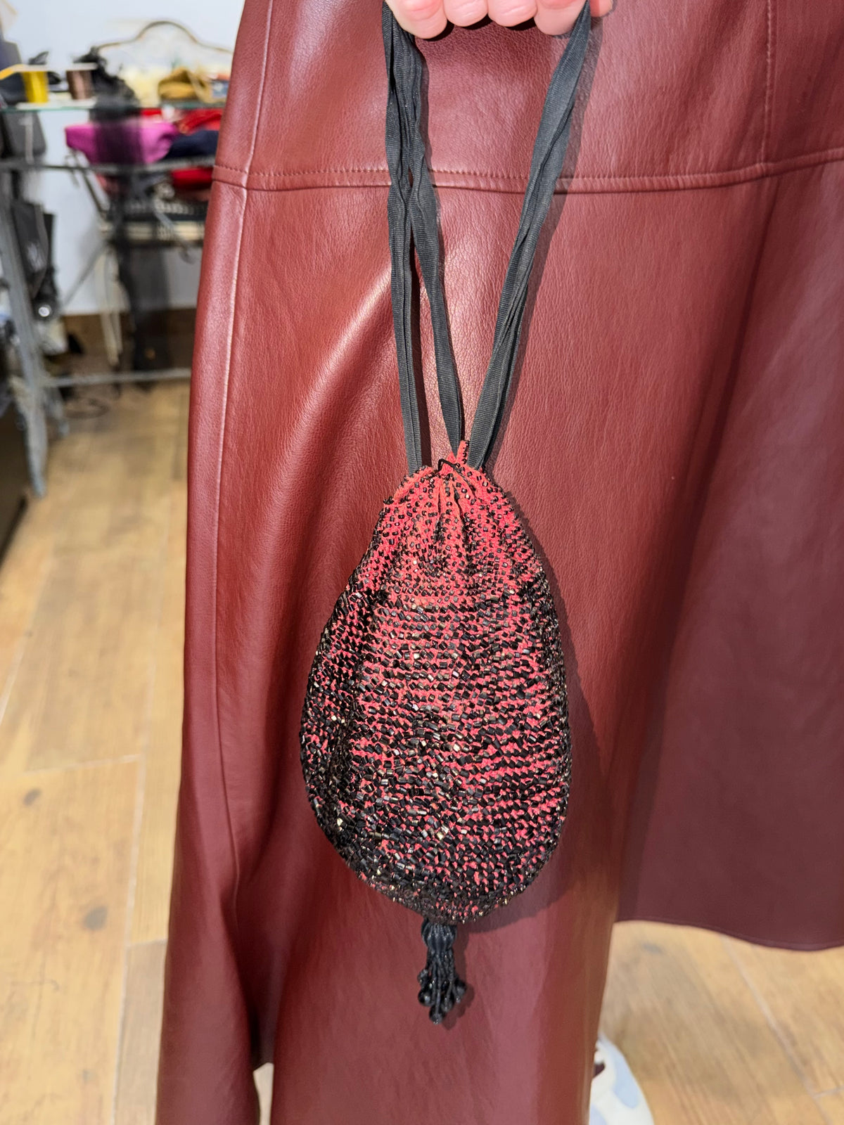Bolso vintage tipo limosnera Negro y Rojo