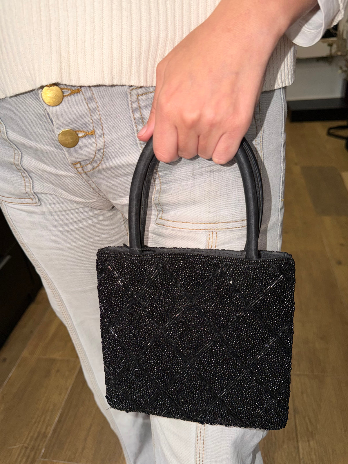 Bolso vintage tipo saquito con asa negro con bordados