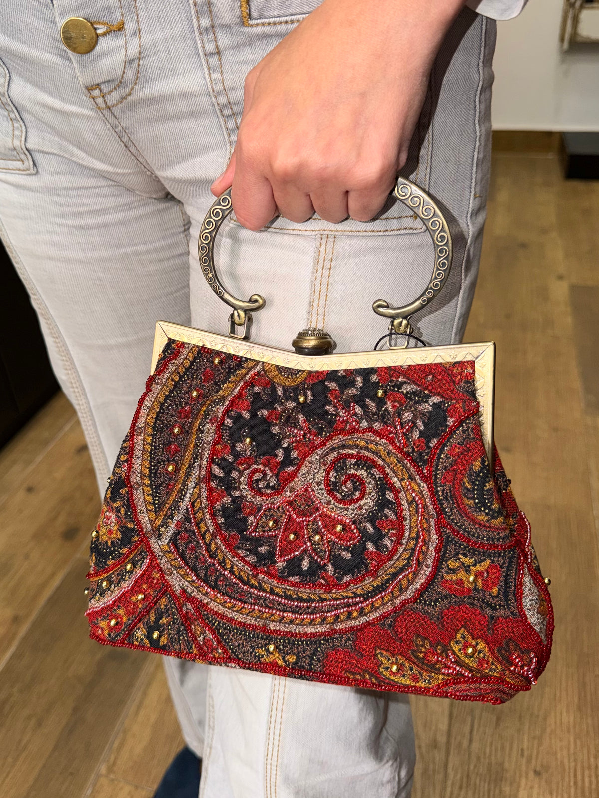 Bolso vintage tipo bombonera rojo estampado