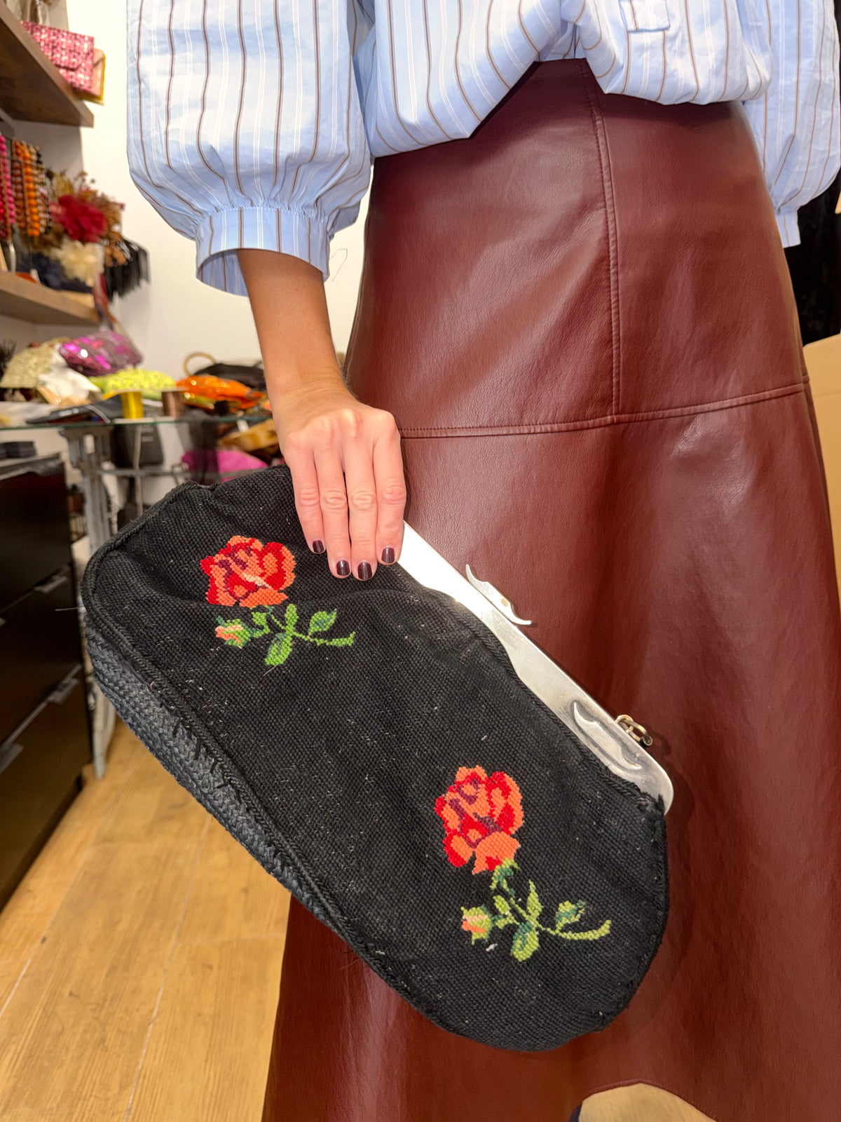 Bolso Vintage Negro Clutch Rosas