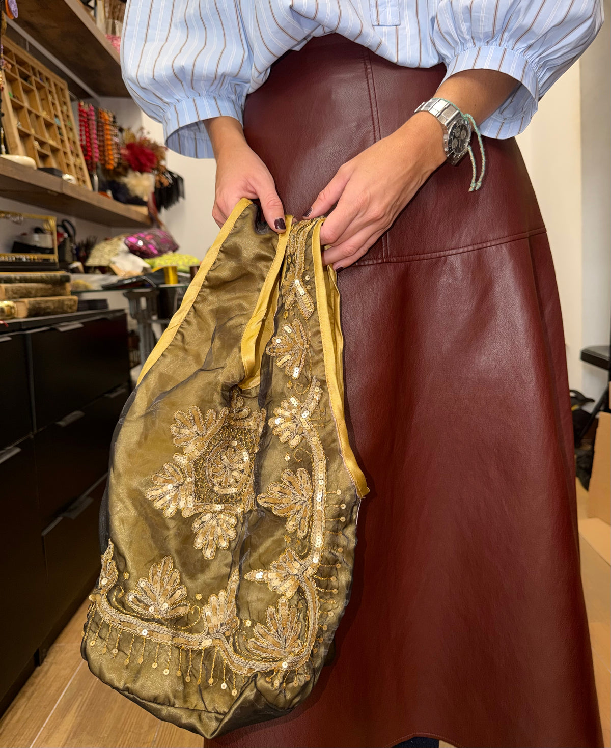 Bolso Vintage tipo saco satinado con bordado Floral