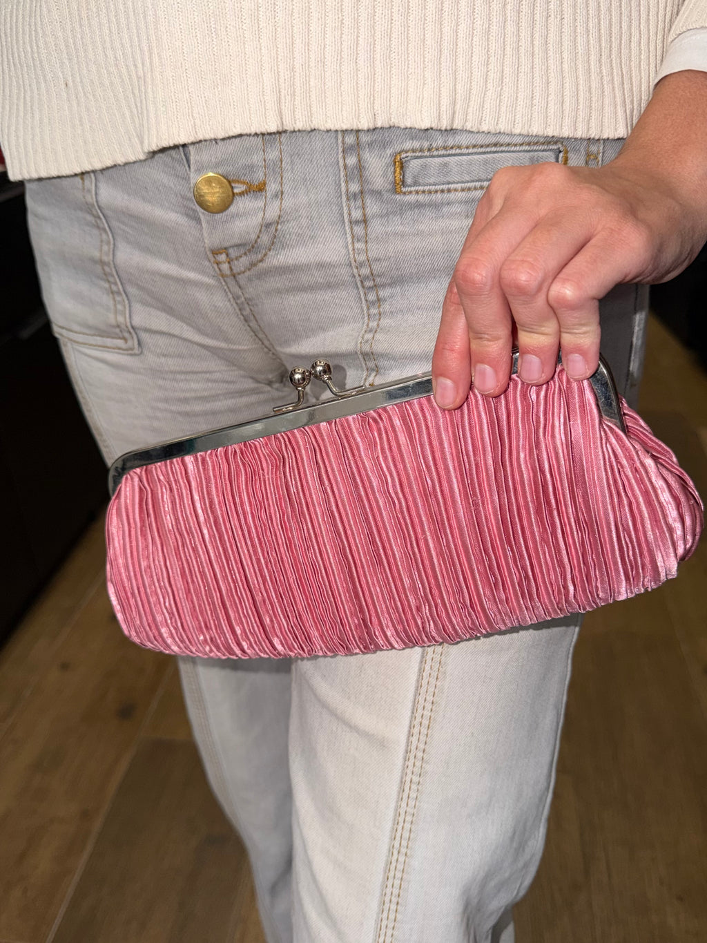 Bolso vintage rosa tipo clutch plisado