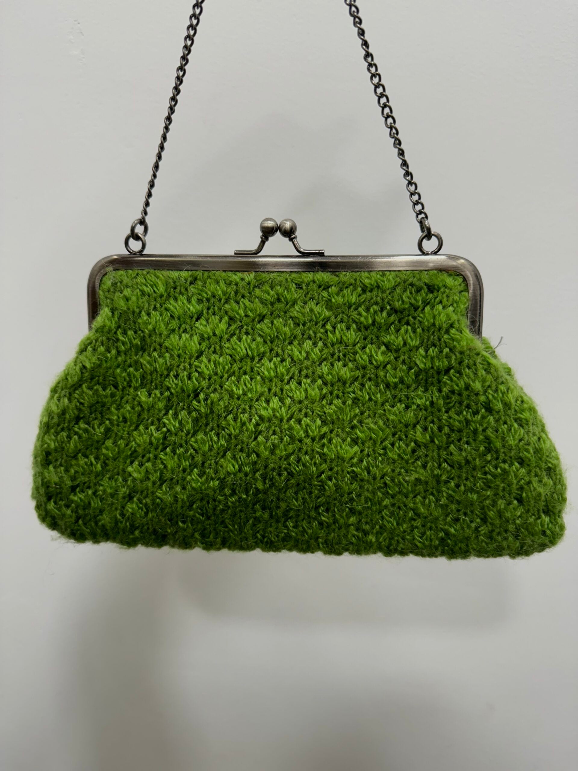 Bolso vintage verde tipo clutch de punto