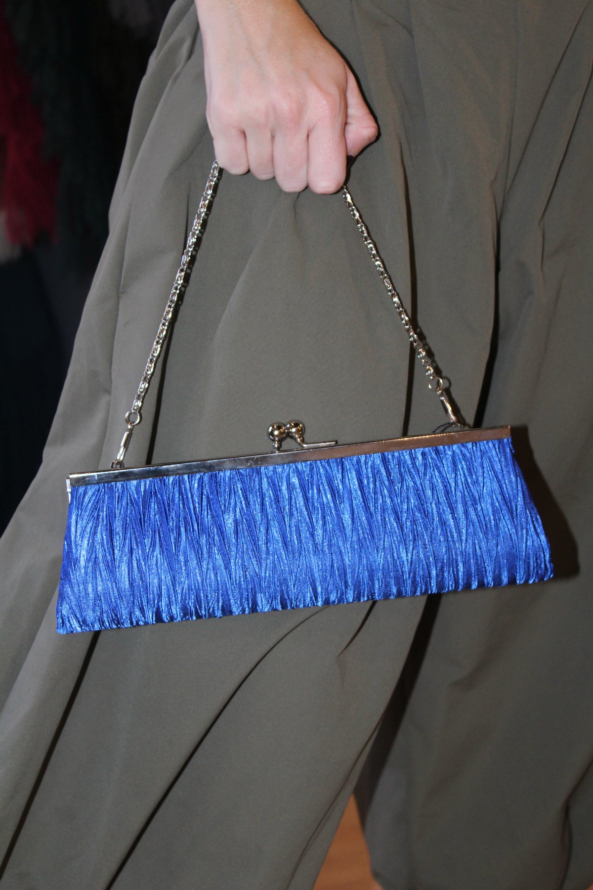 Bolso Vintage tipo Clutch plisado con Cadena Azul Eléctrico