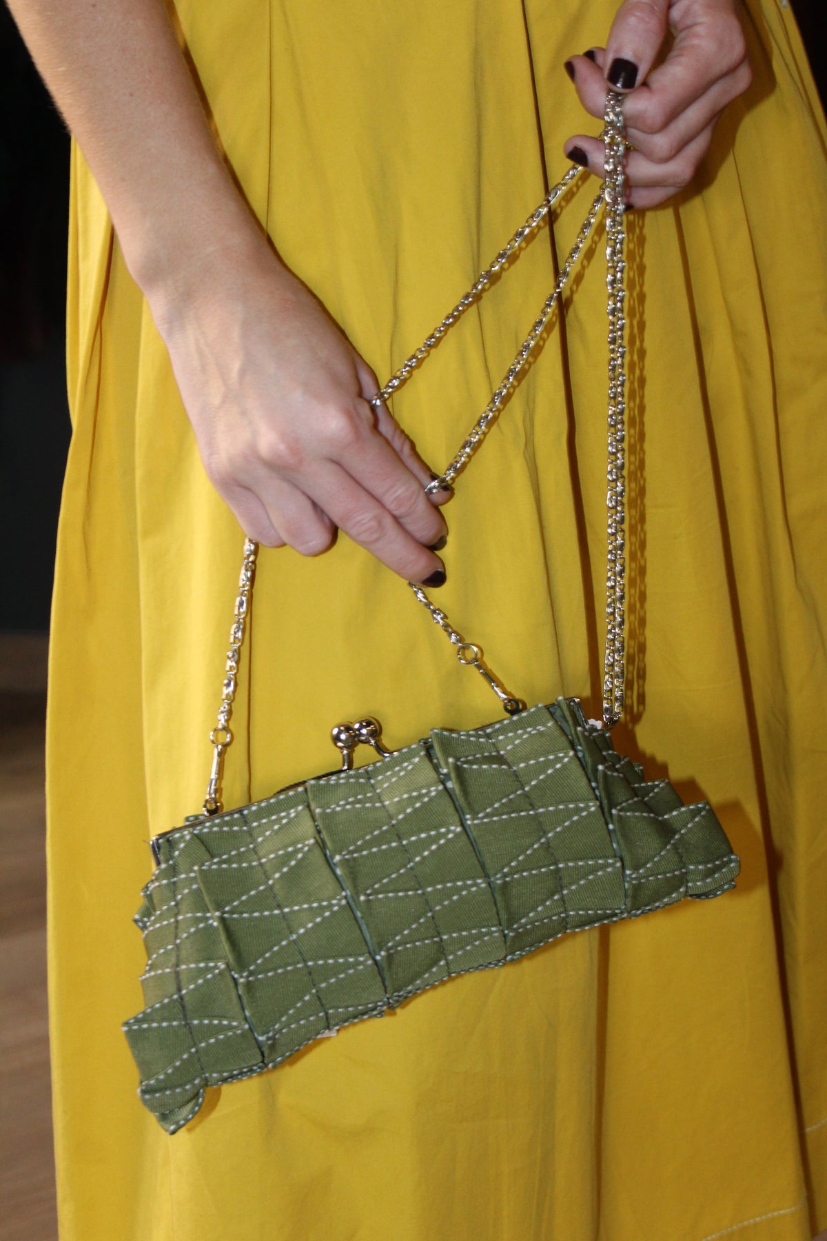 Bolso Vintage Verde Tipo Clutch Plisado con Cadena