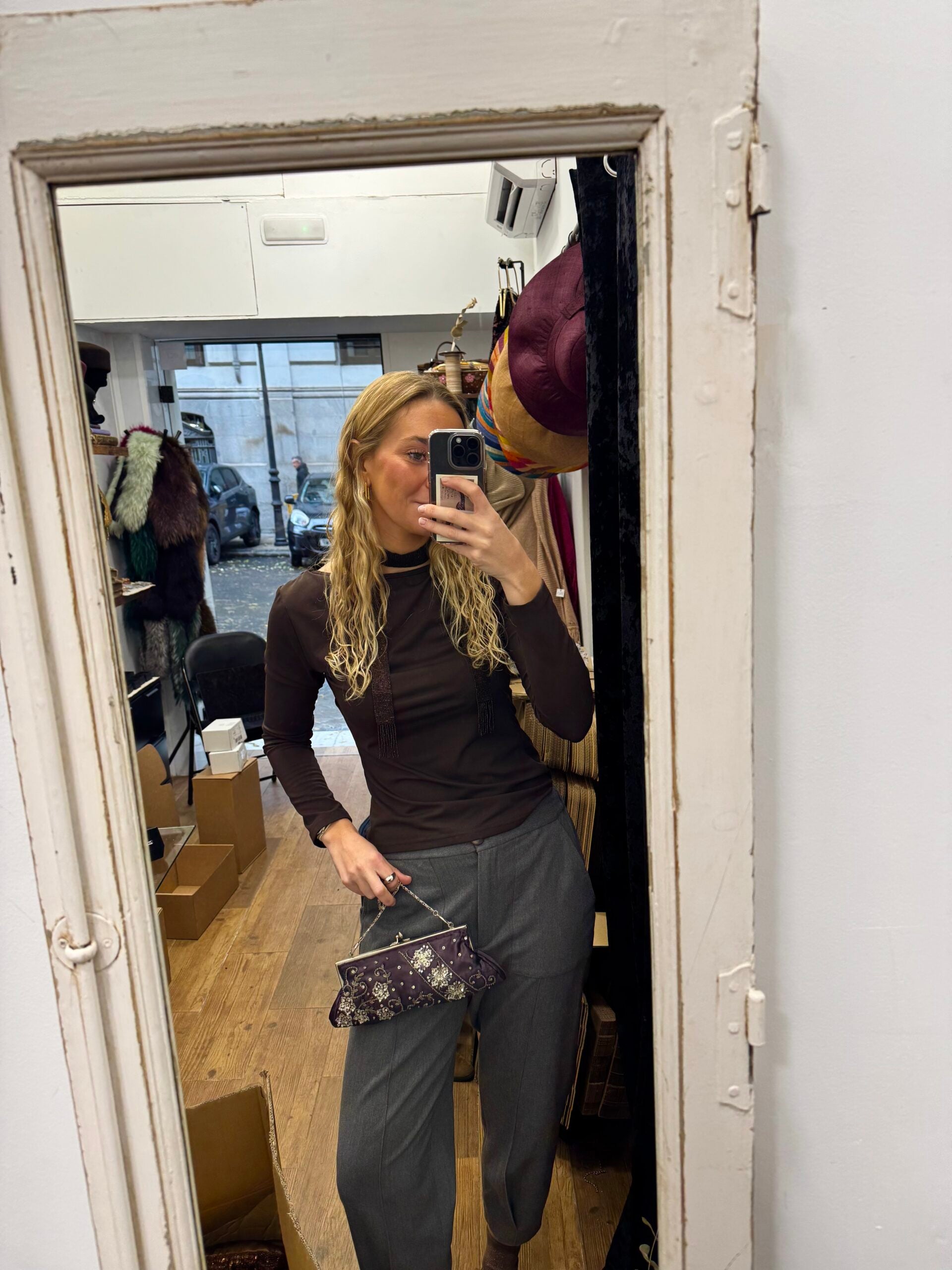 Bolso vintage berenjena tipo clutch con helechos bordados de de cuentas plata