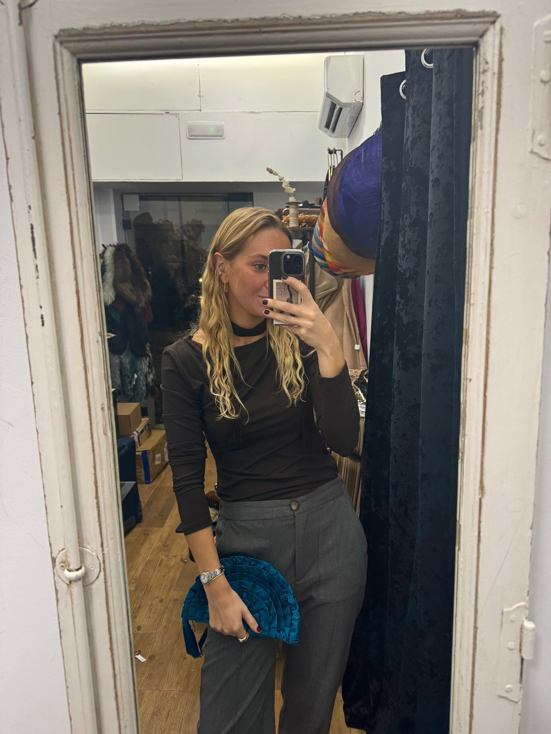 Bolso vintage azul índigo tipo abanico con volantes