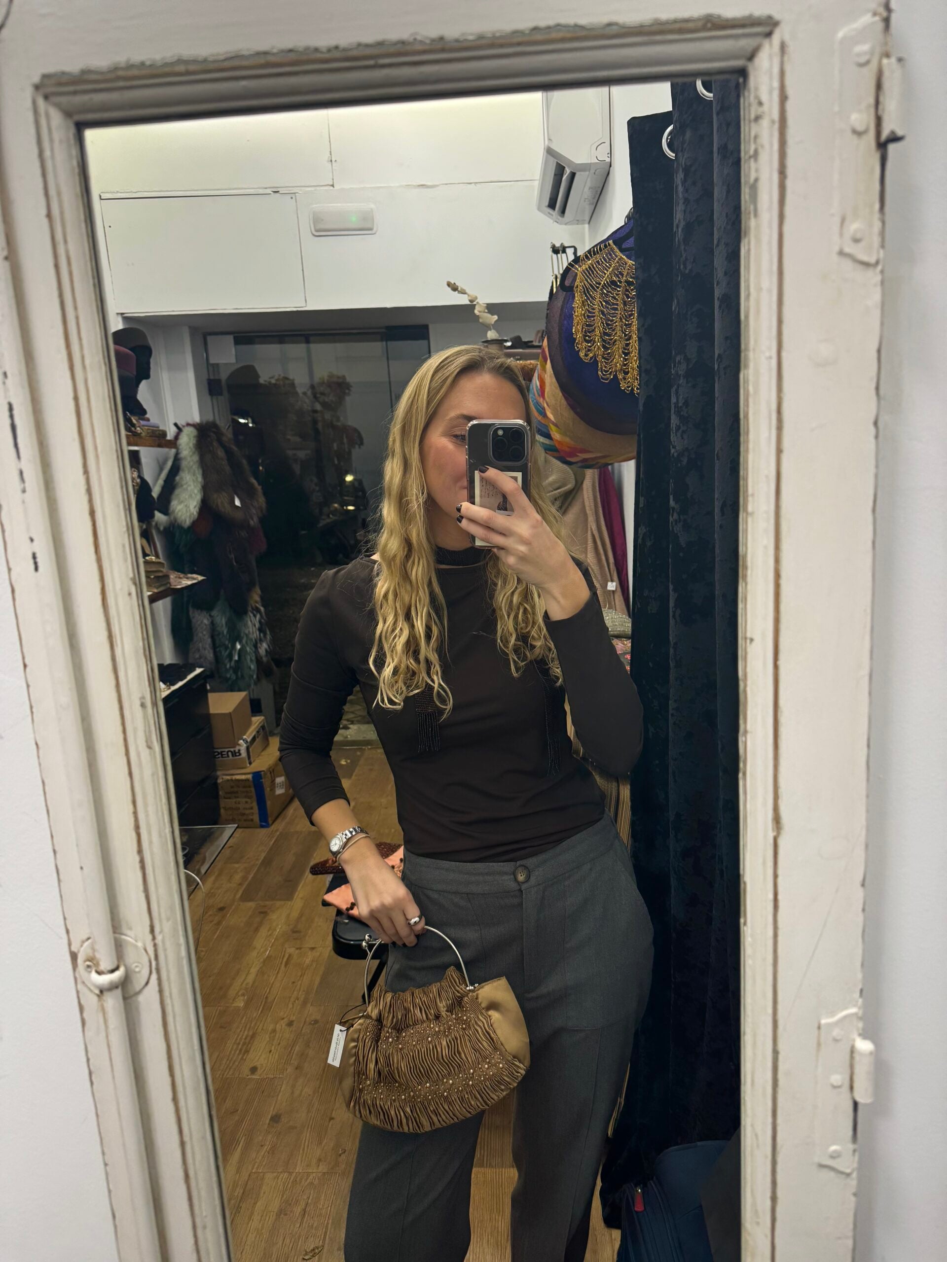 Bolso vintage bombonera marrón camel plisado bordado con cuentas