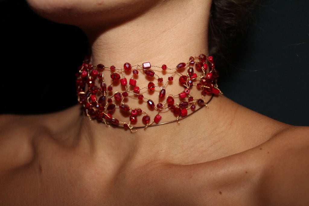 Gargantilha vermelha Meribel