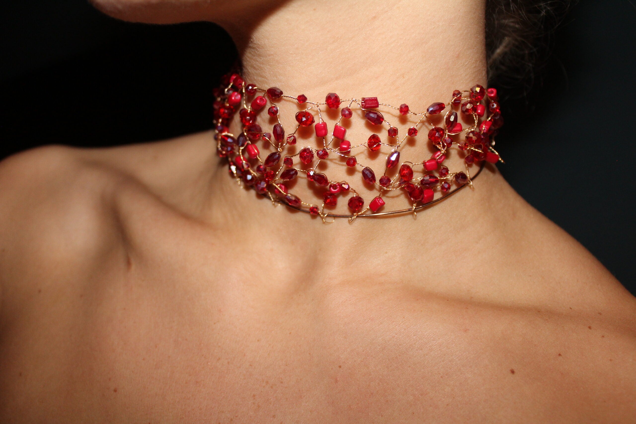 Gargantilha vermelha Meribel