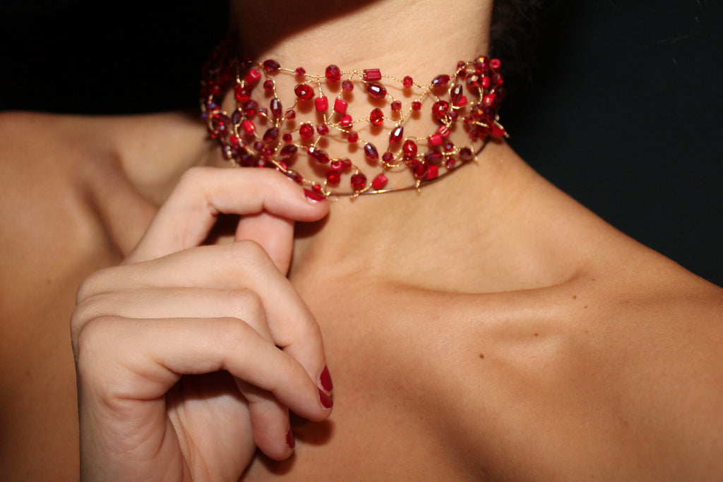 Gargantilha vermelha Meribel