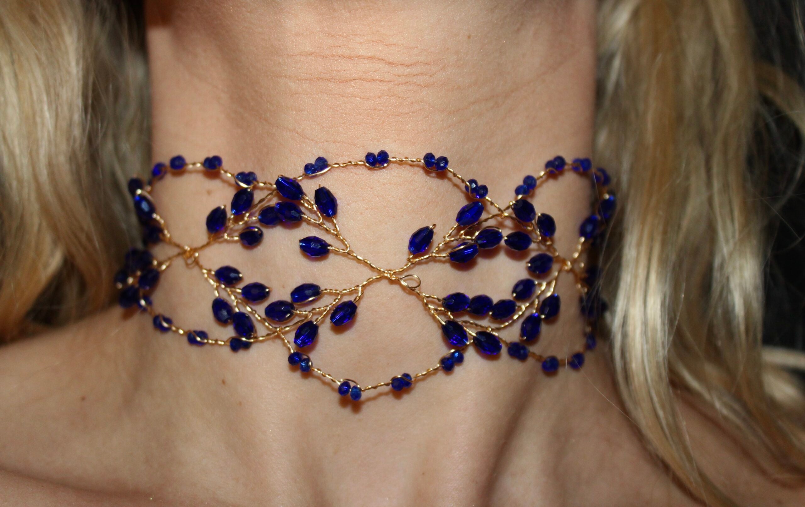 Gargantilha Santa Elena azul-escuro