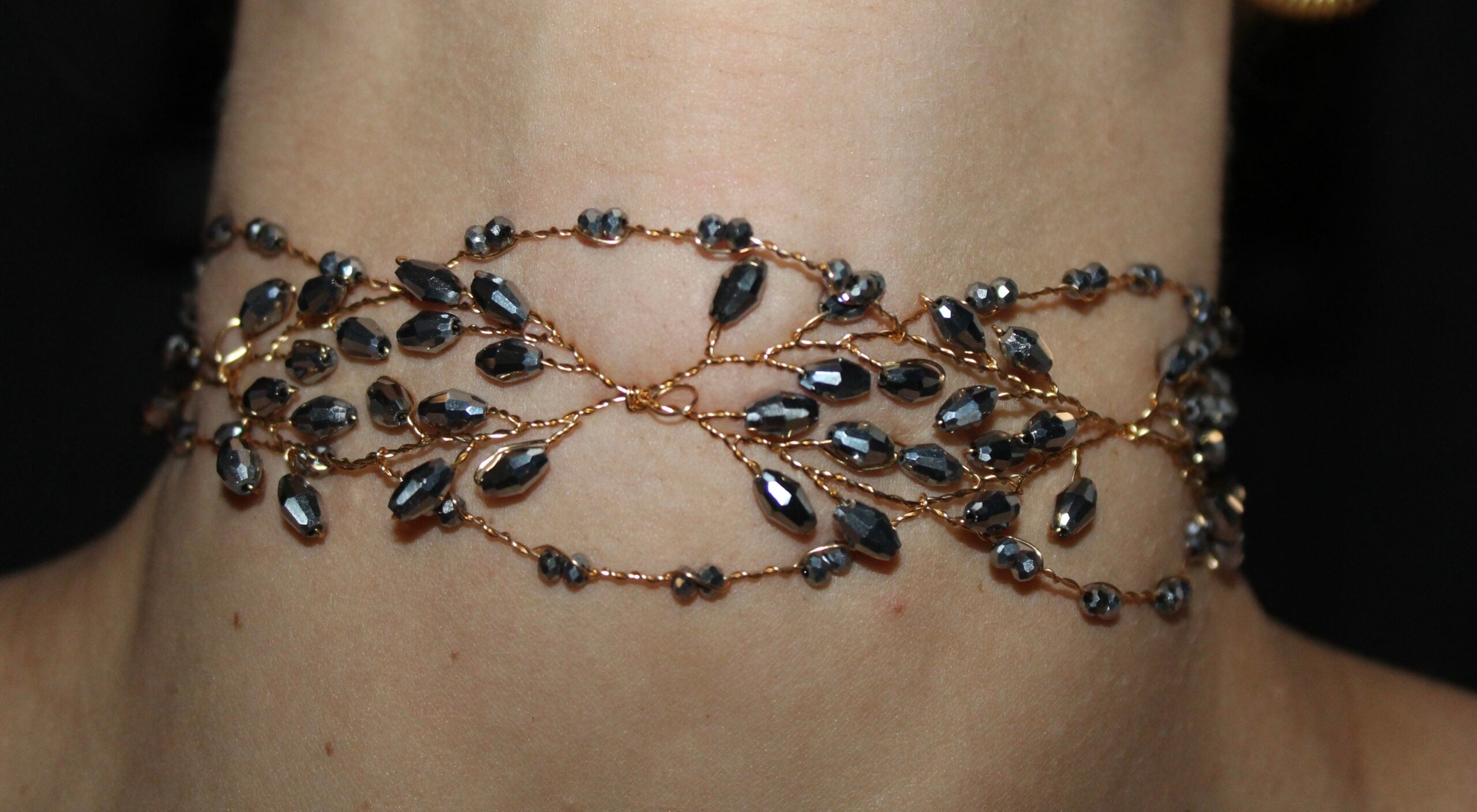 Gargantilha prateada Santa Elena