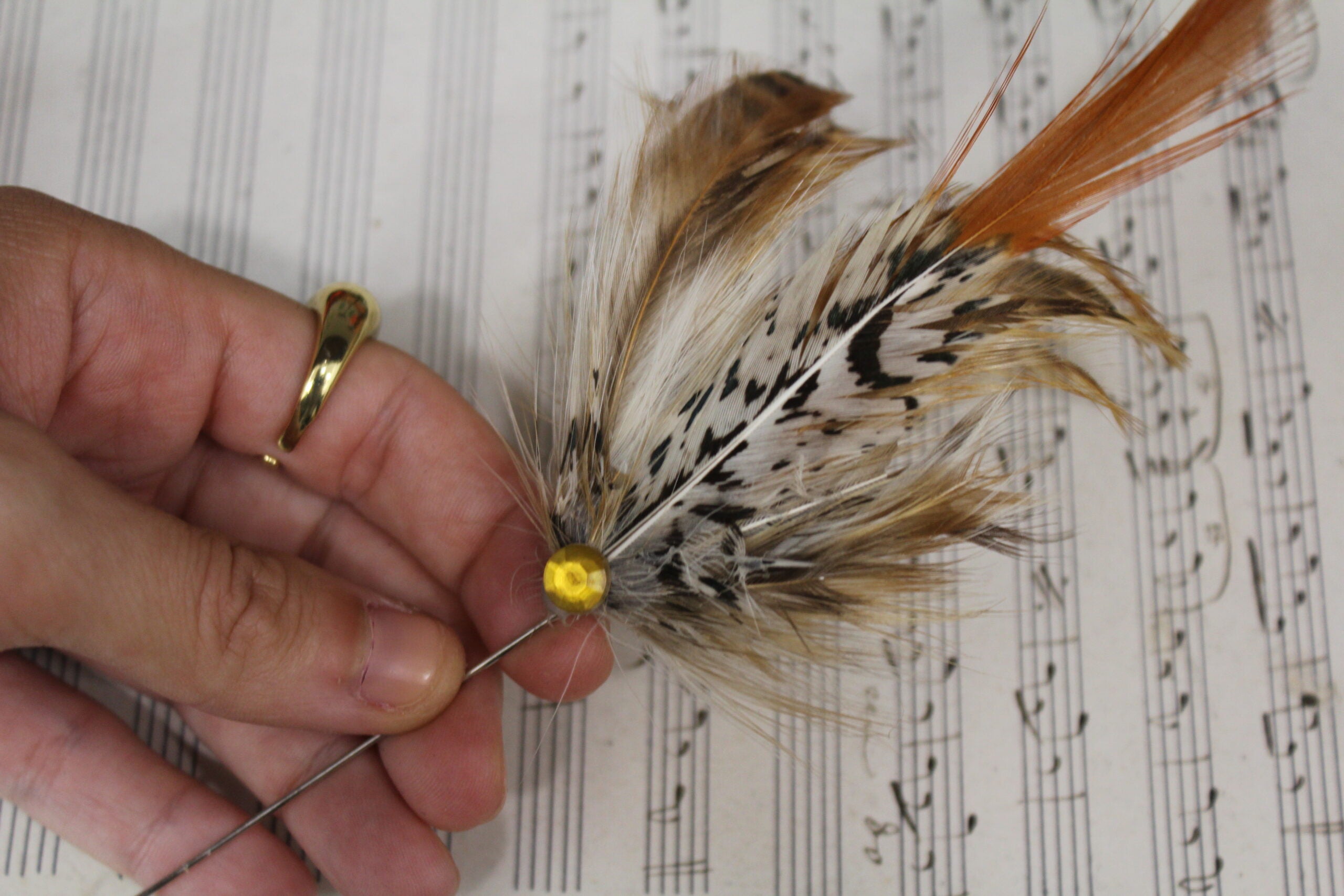 Broche vintage alfiler plumas