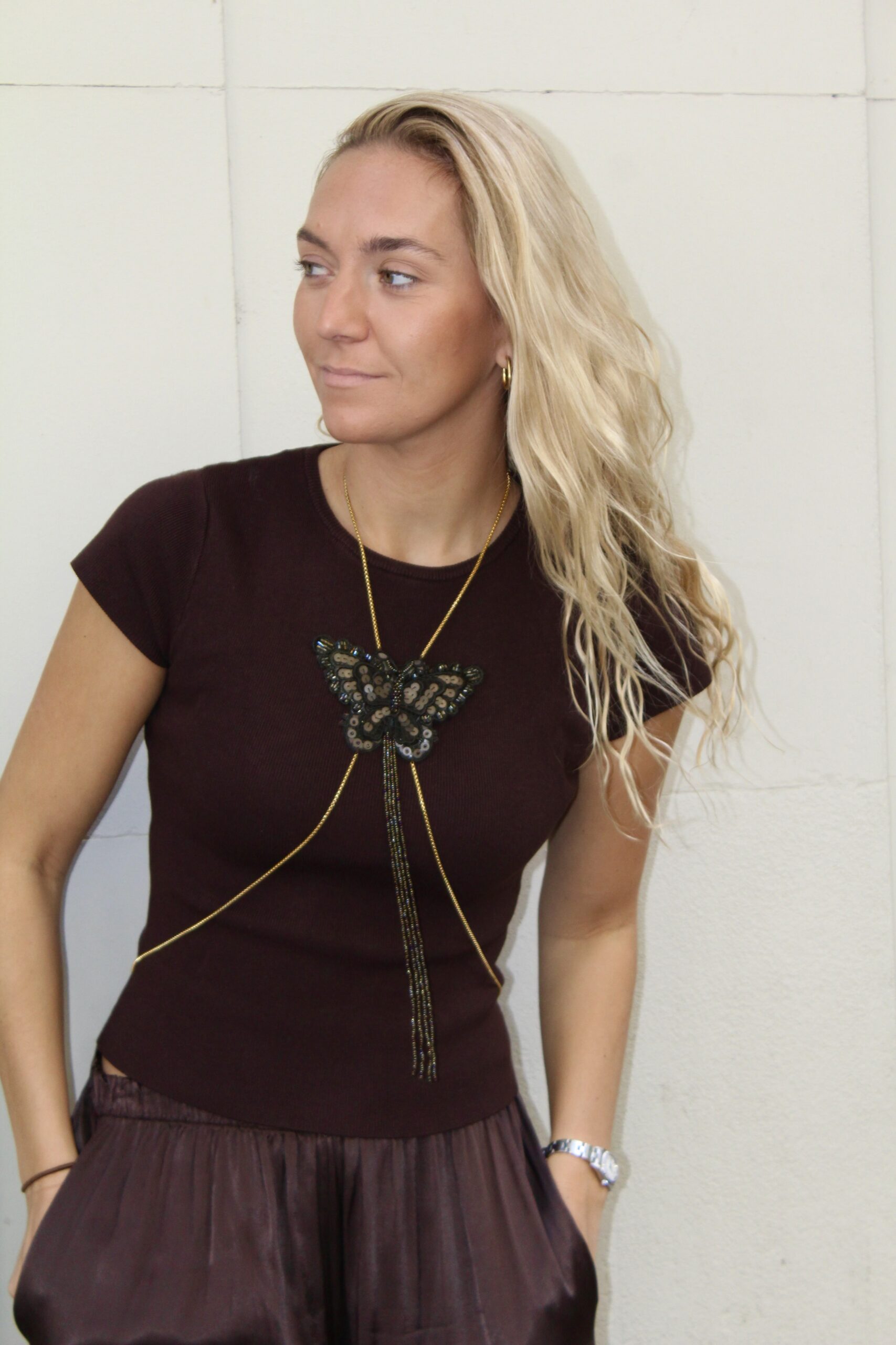 Collar pechera con mariposa bordada vintage