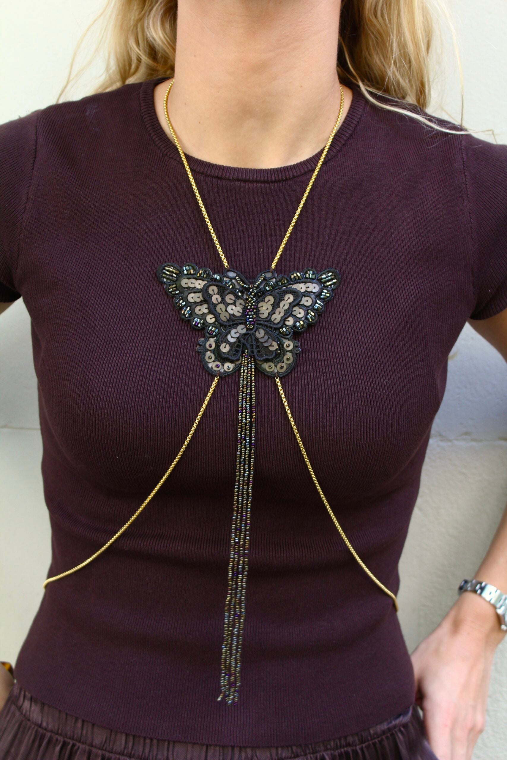 Collar pechera con mariposa bordada vintage