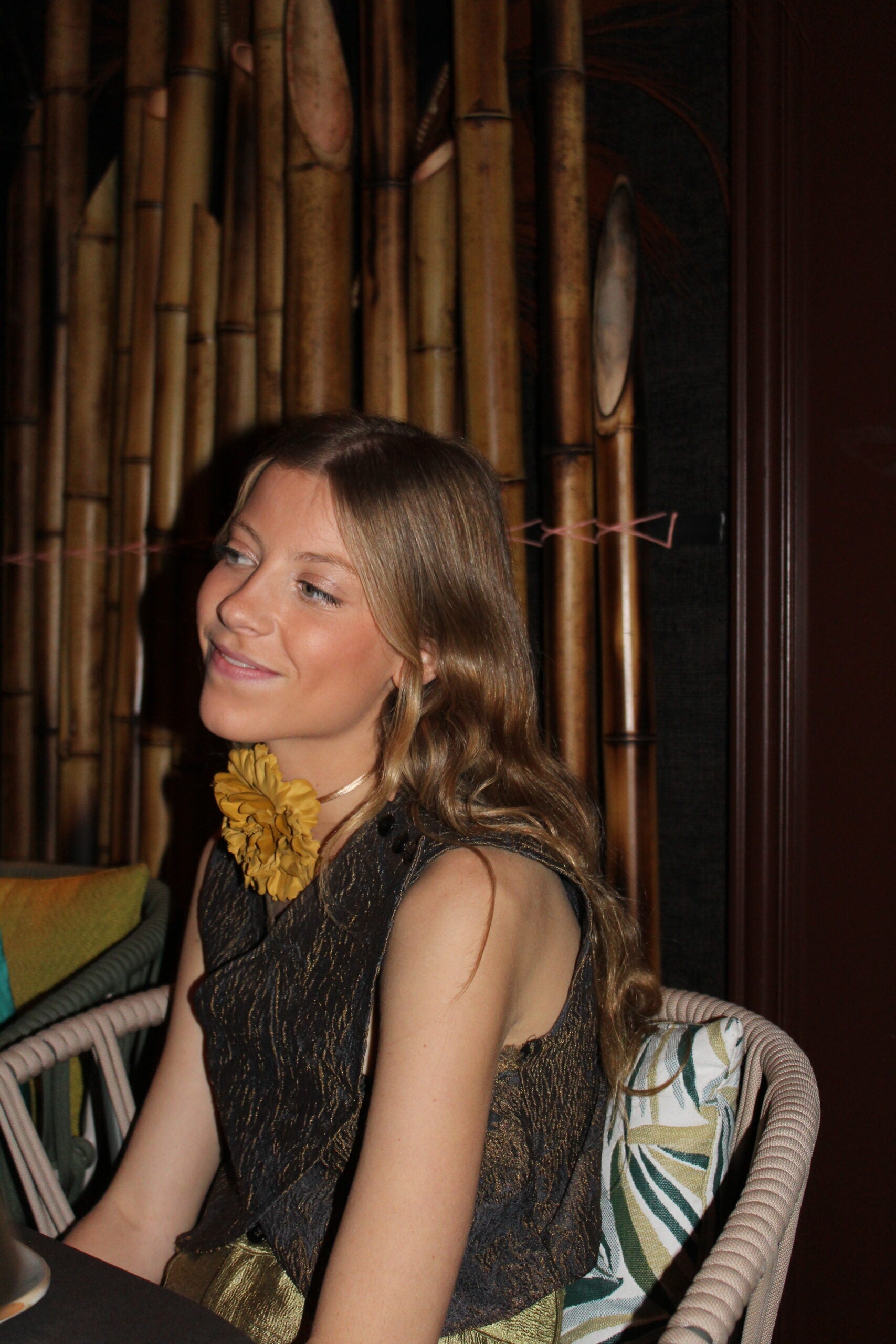 Cravo multifuncional (para o cabelo, colar ou pregadeira) (várias cores)