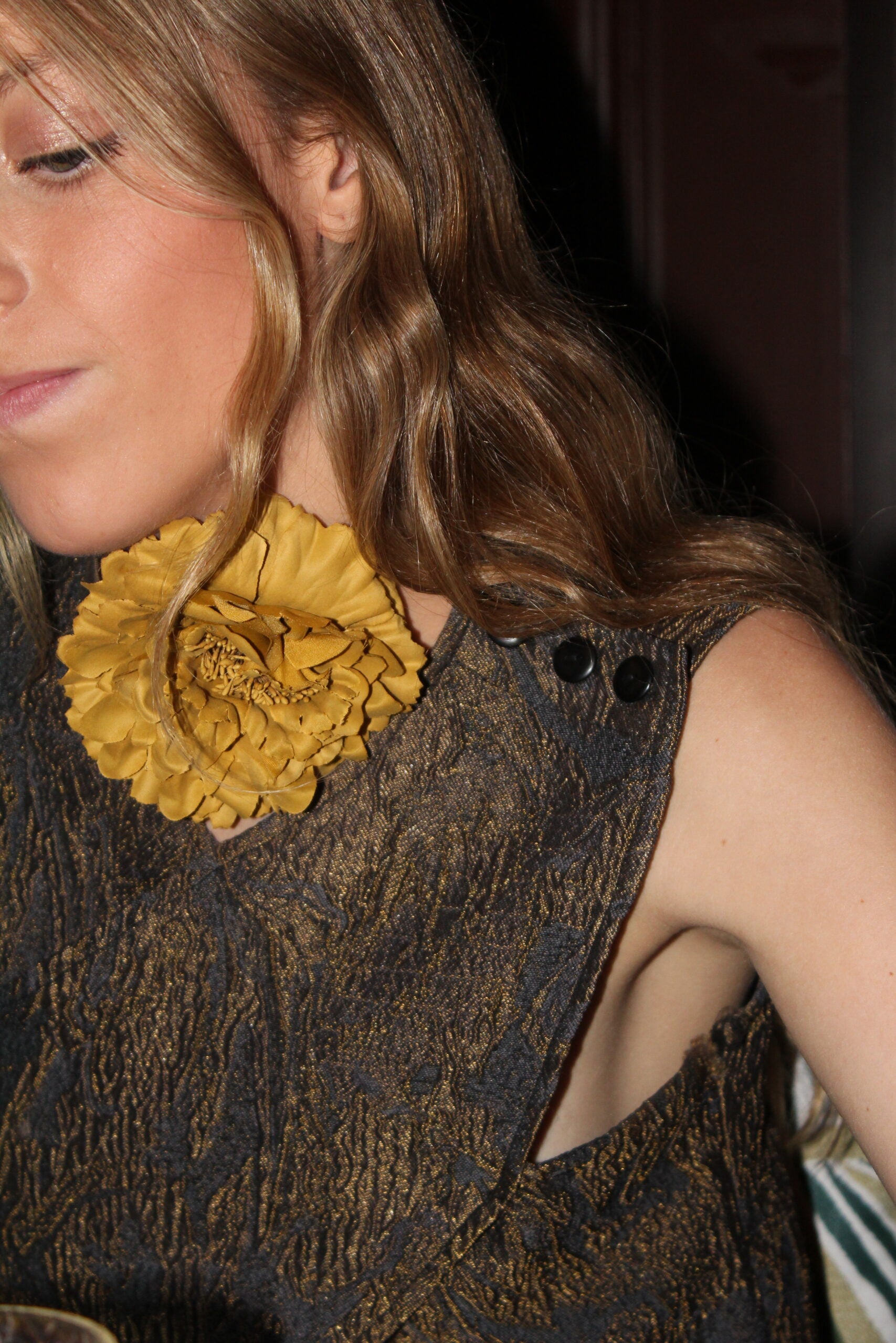 Cravo multifuncional (para o cabelo, colar ou pregadeira) (várias cores)