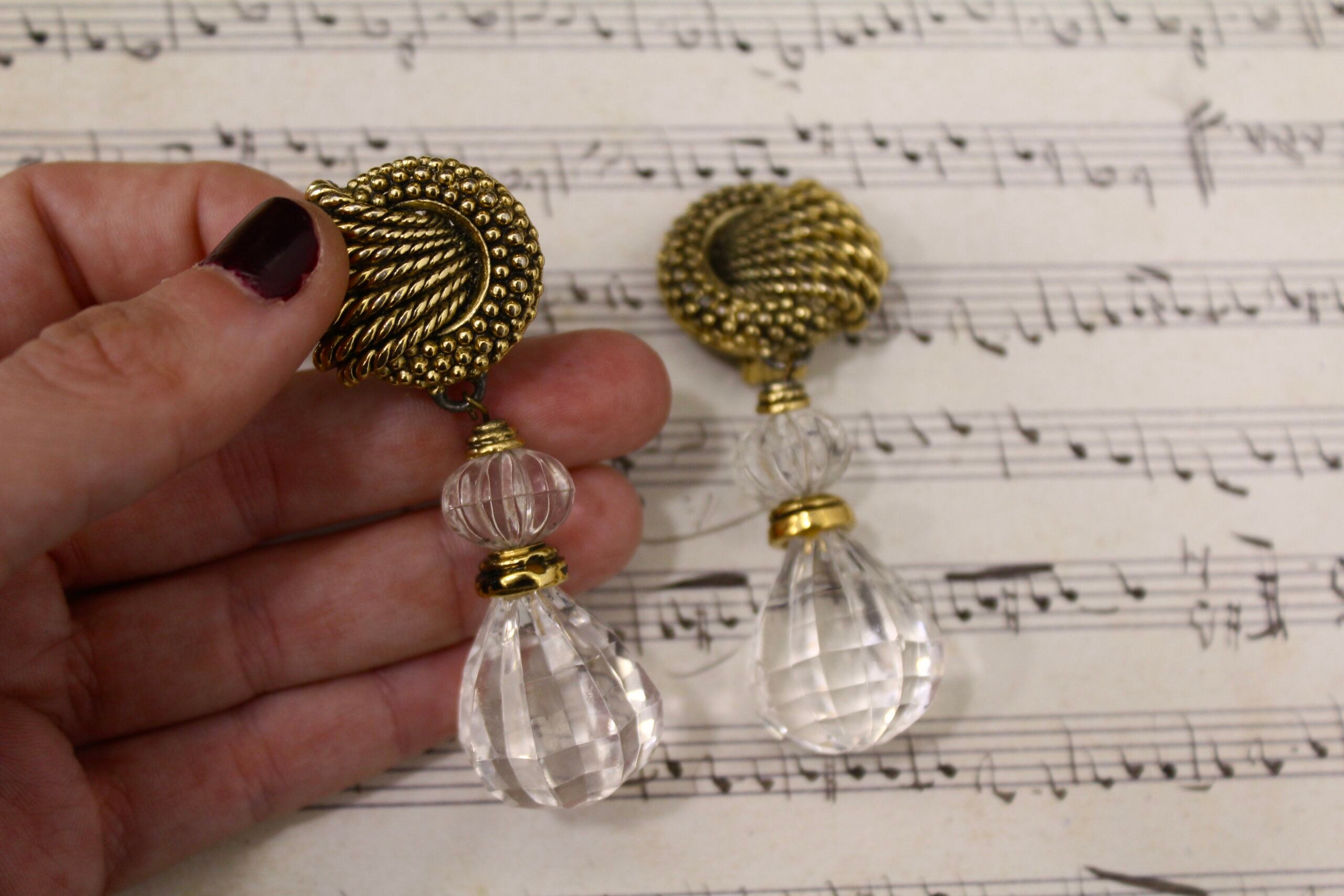 Pendientes vintage años 80 con enganche gallado y cristales