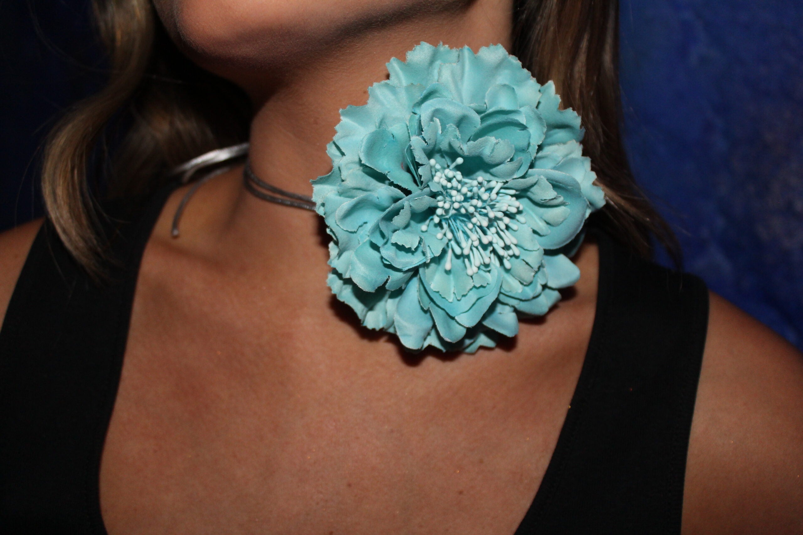 Cravo multifuncional (para o cabelo, colar ou pregadeira) (várias cores)