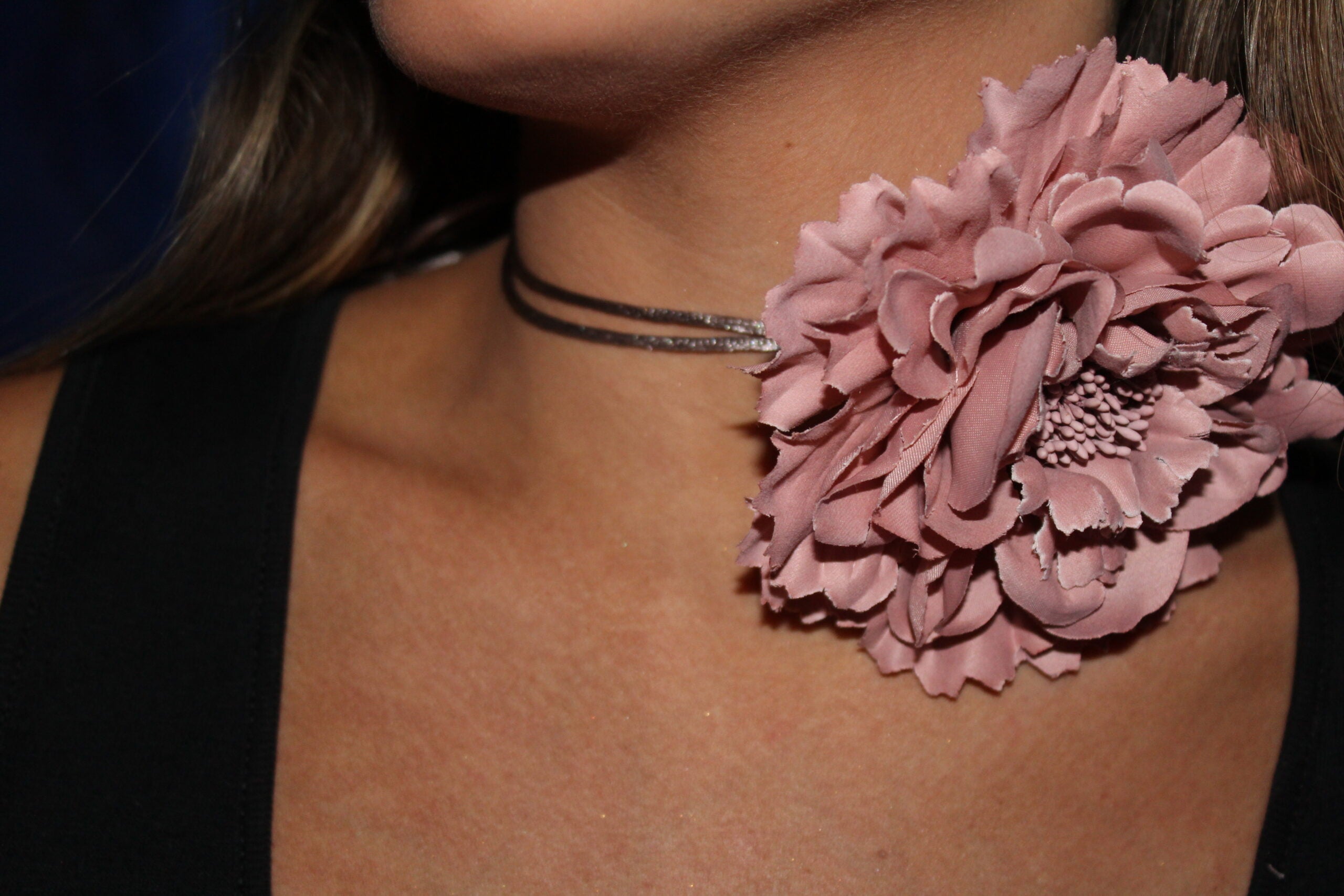 Cravo multifuncional (para o cabelo, colar ou pregadeira) (várias cores)