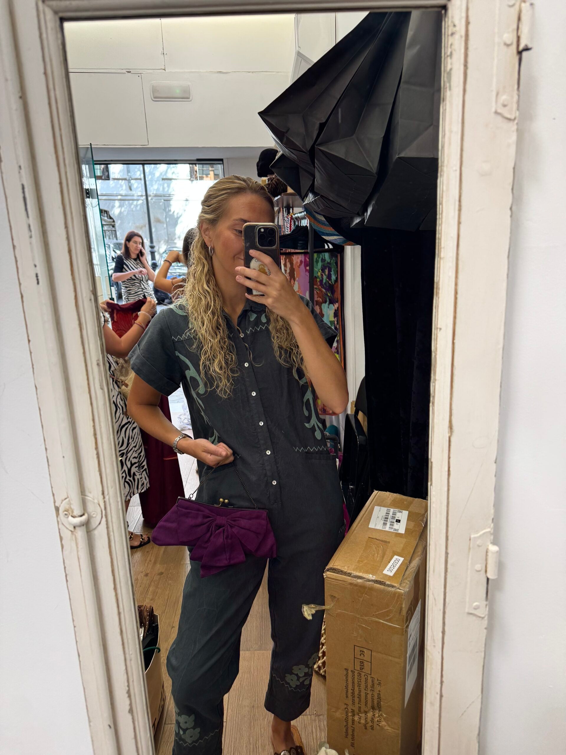 Bolso vintage morado berenjena tipo clutch con lazada