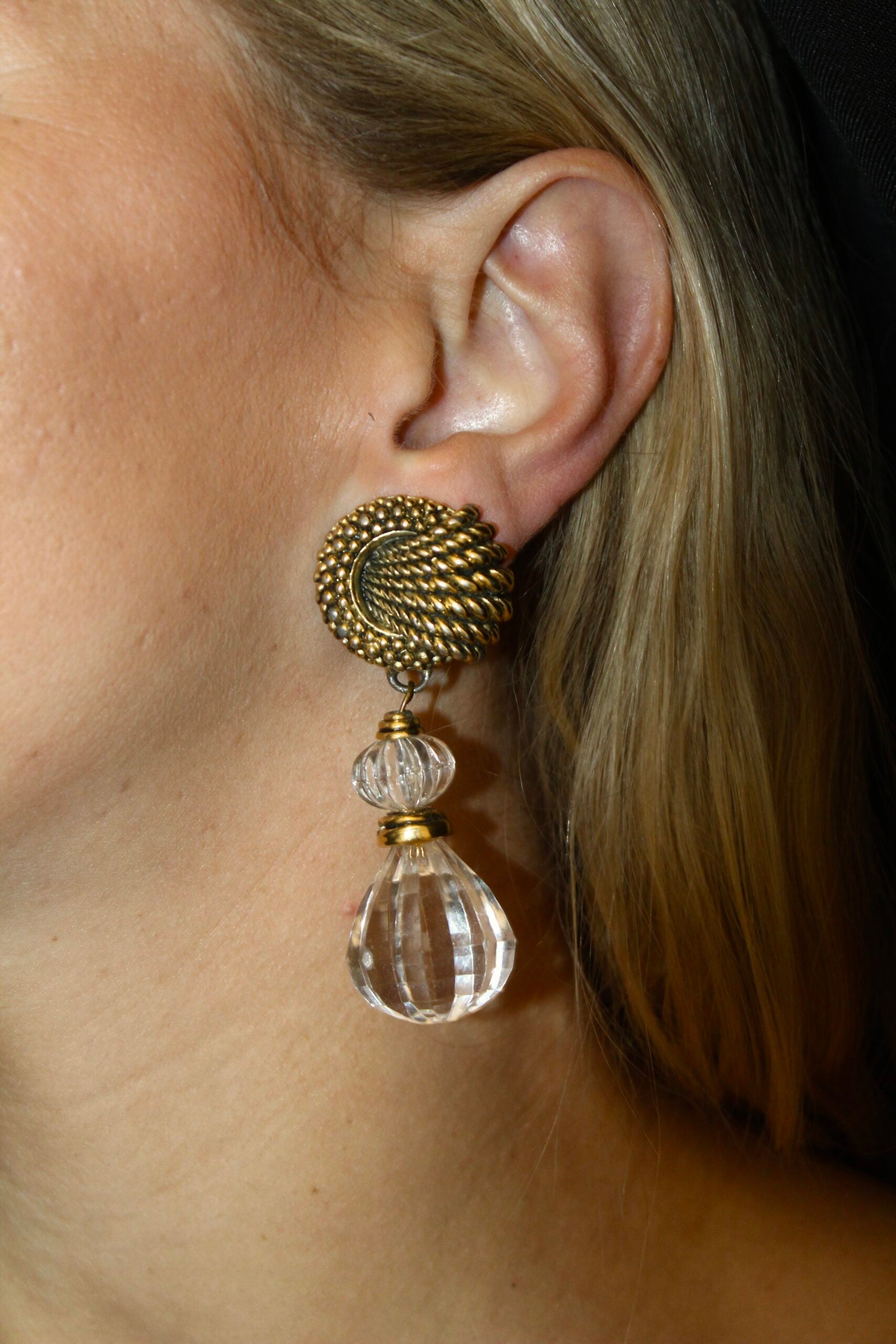 Pendientes vintage años 80 con enganche gallado y cristales