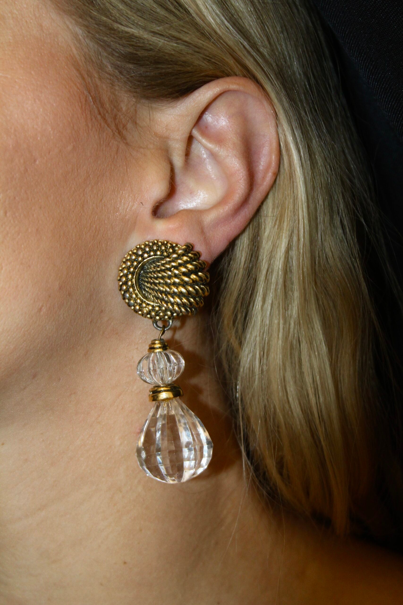 Pendientes vintage años 80 con enganche gallado y cristales