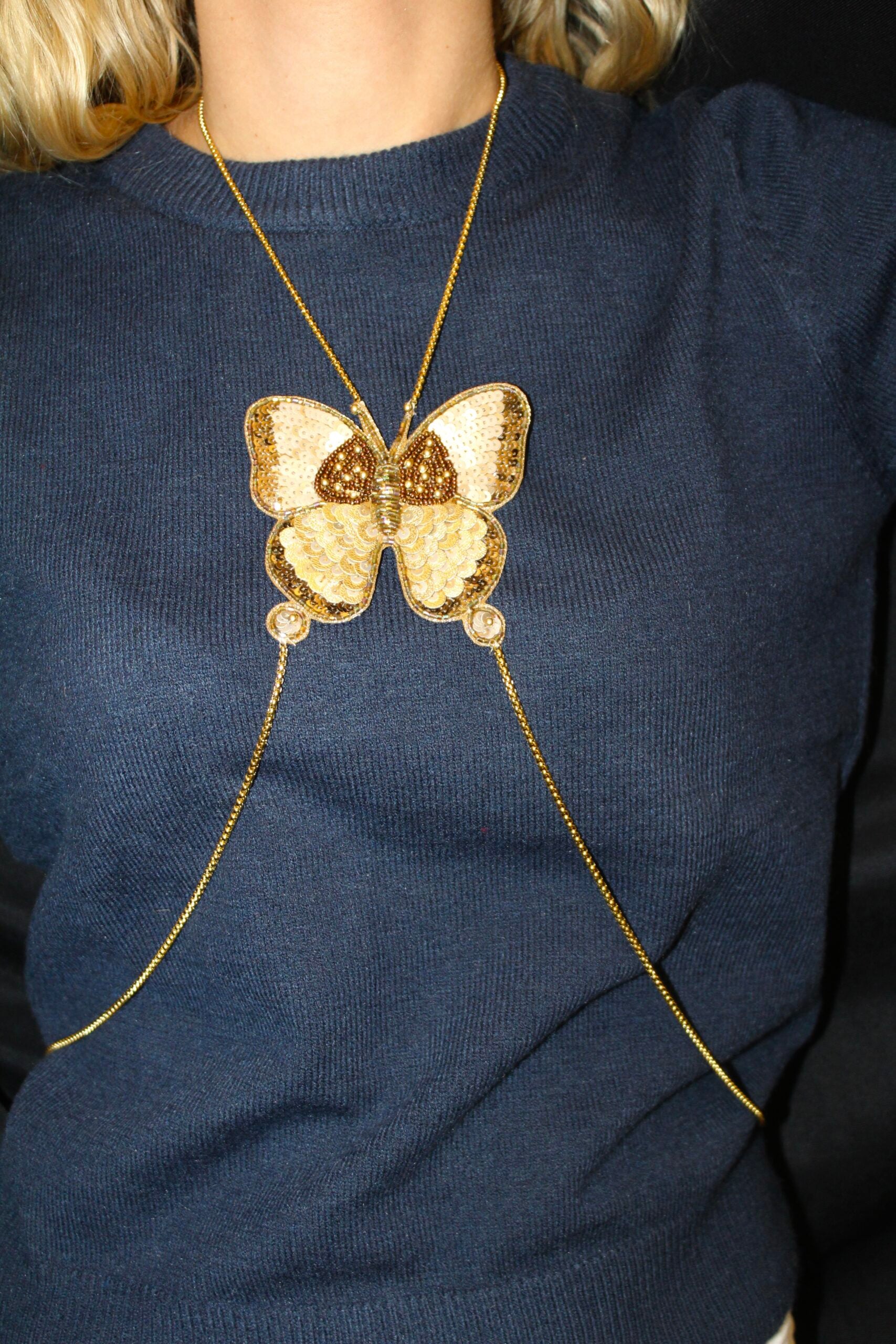 Collar pechera con mariposa bordada vintage gold