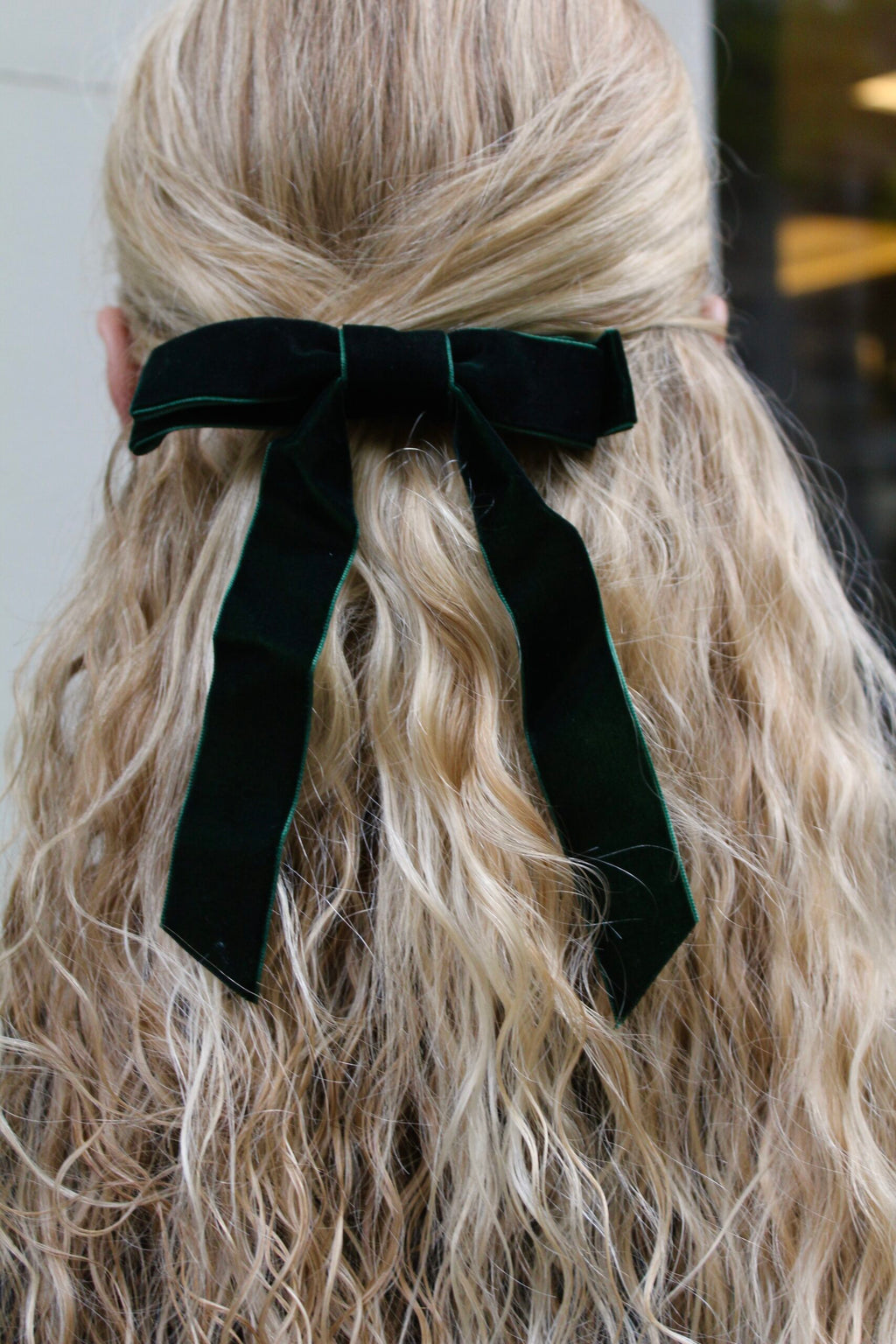 Presilha de cabelo em veludo com laço - Verde escuro