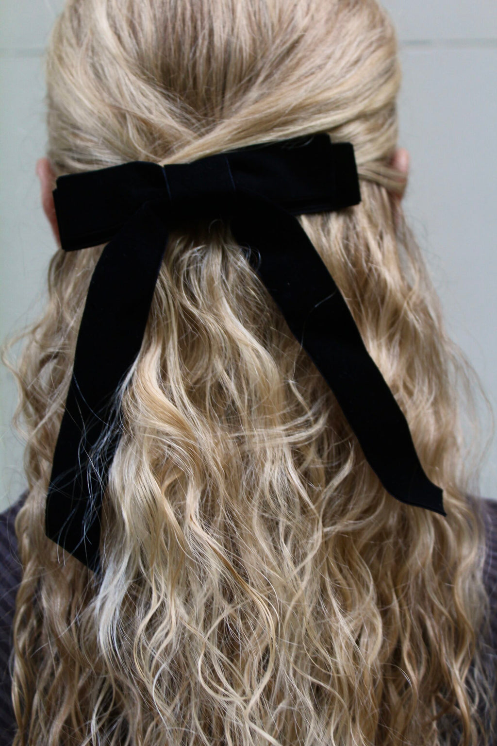 Lazo de terciopelo con pinza para el pelo - Negro