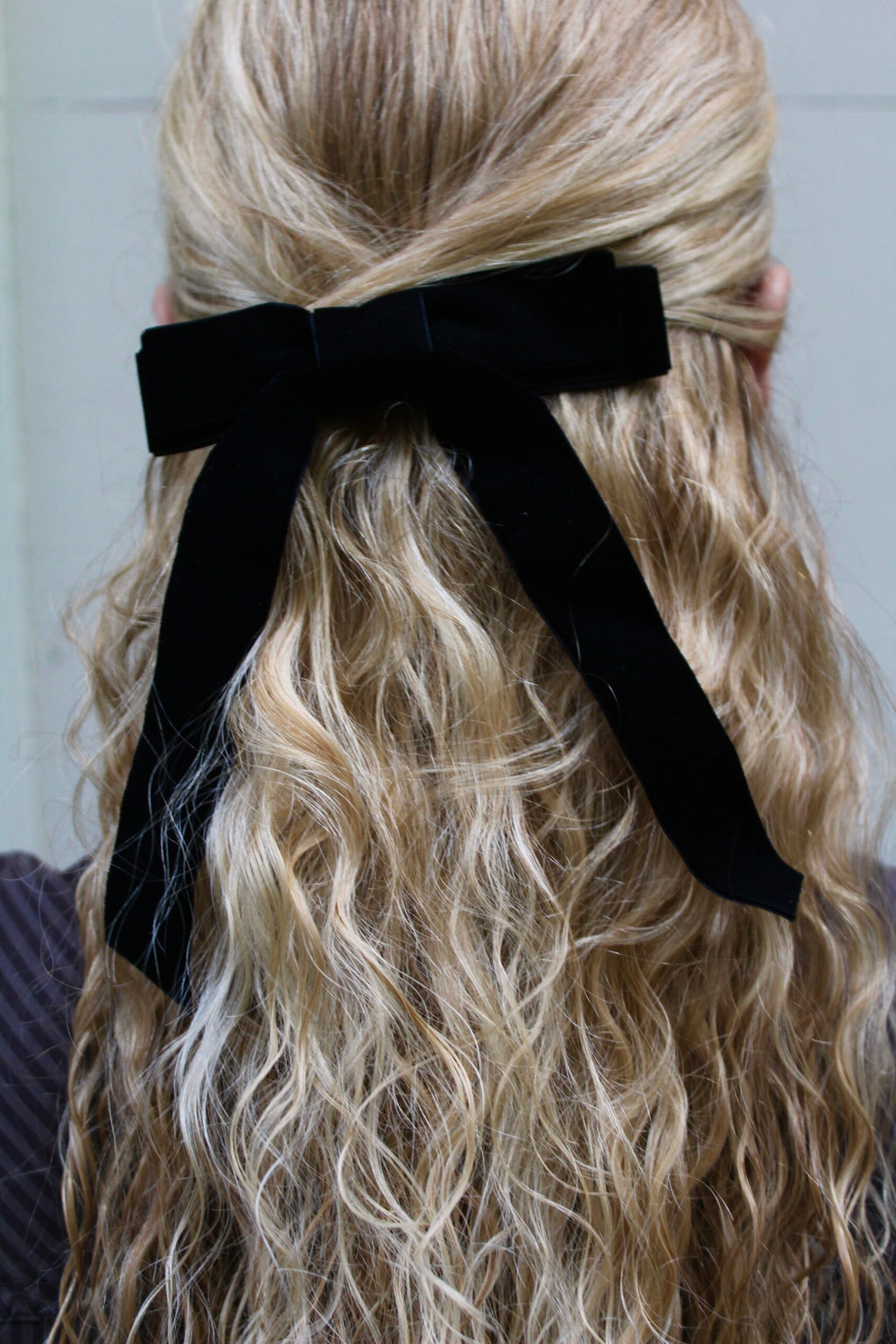 Lazo de terciopelo con pinza para el pelo - Negro