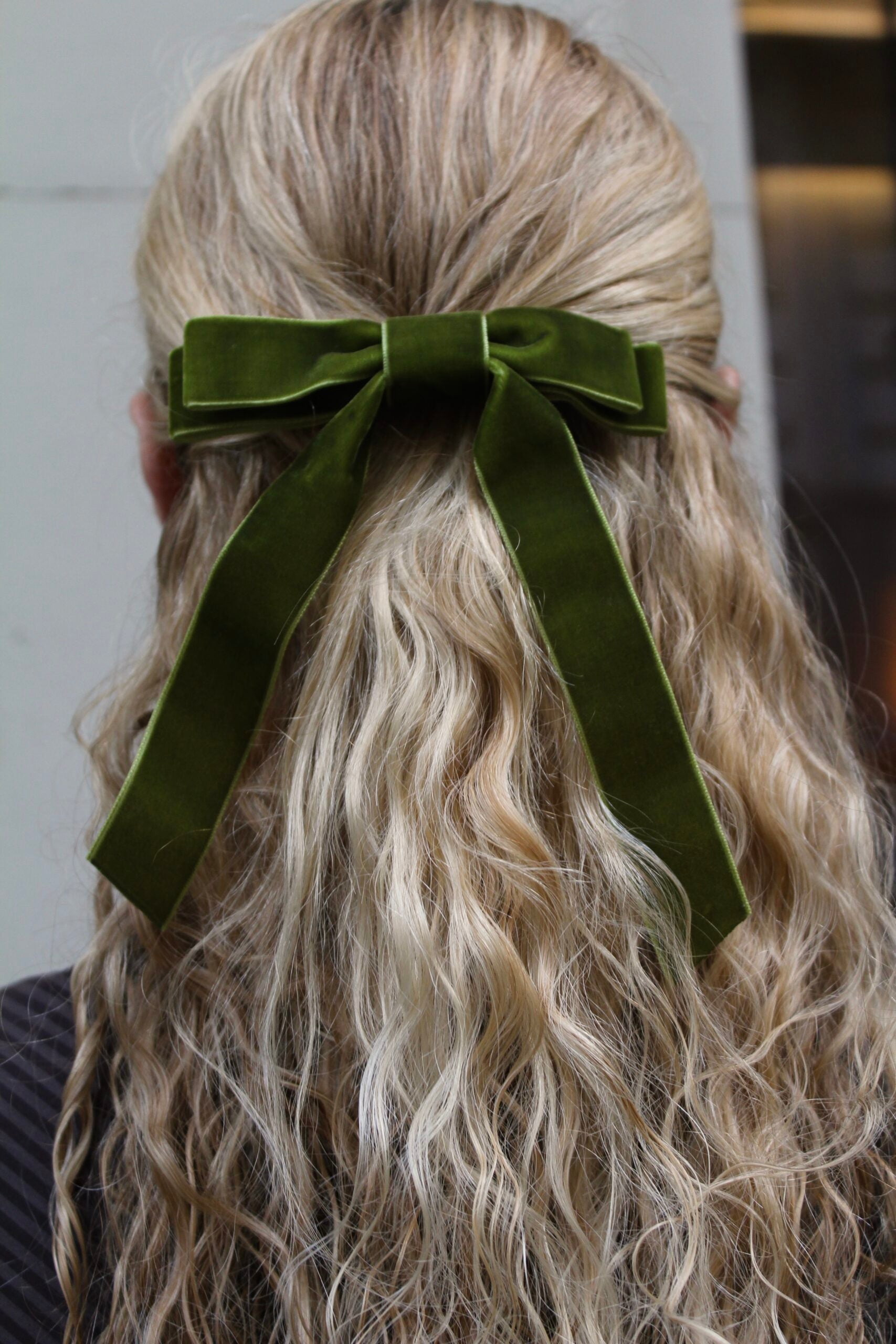 Laço de veludo com gancho de cabelo - Verde Claro