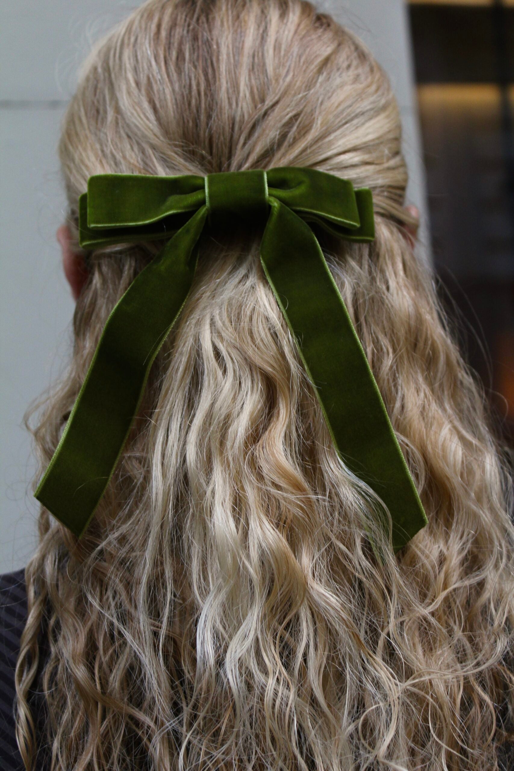 Laço de veludo com gancho de cabelo - Verde Claro