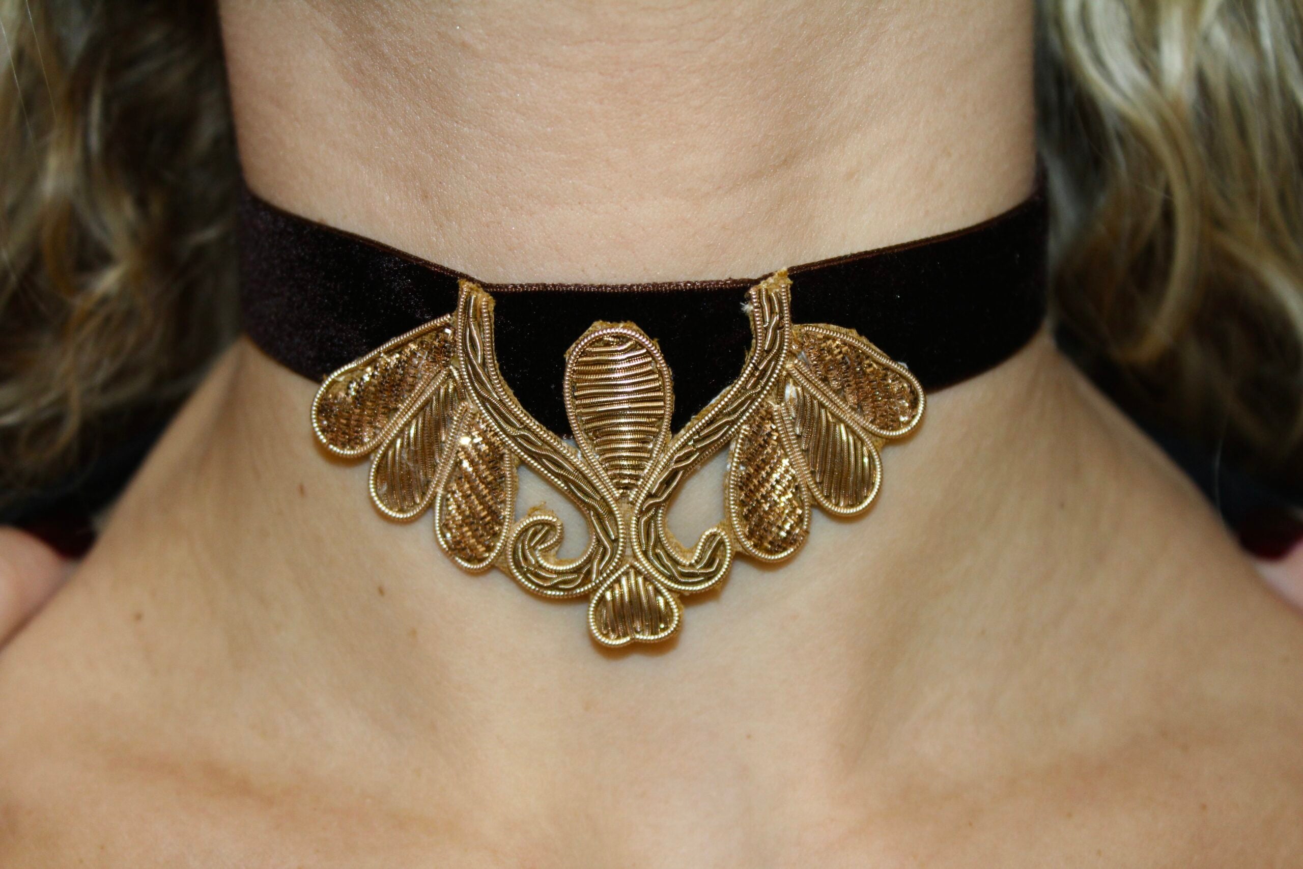 Gargantilla Basilia - Marrón Chocolate