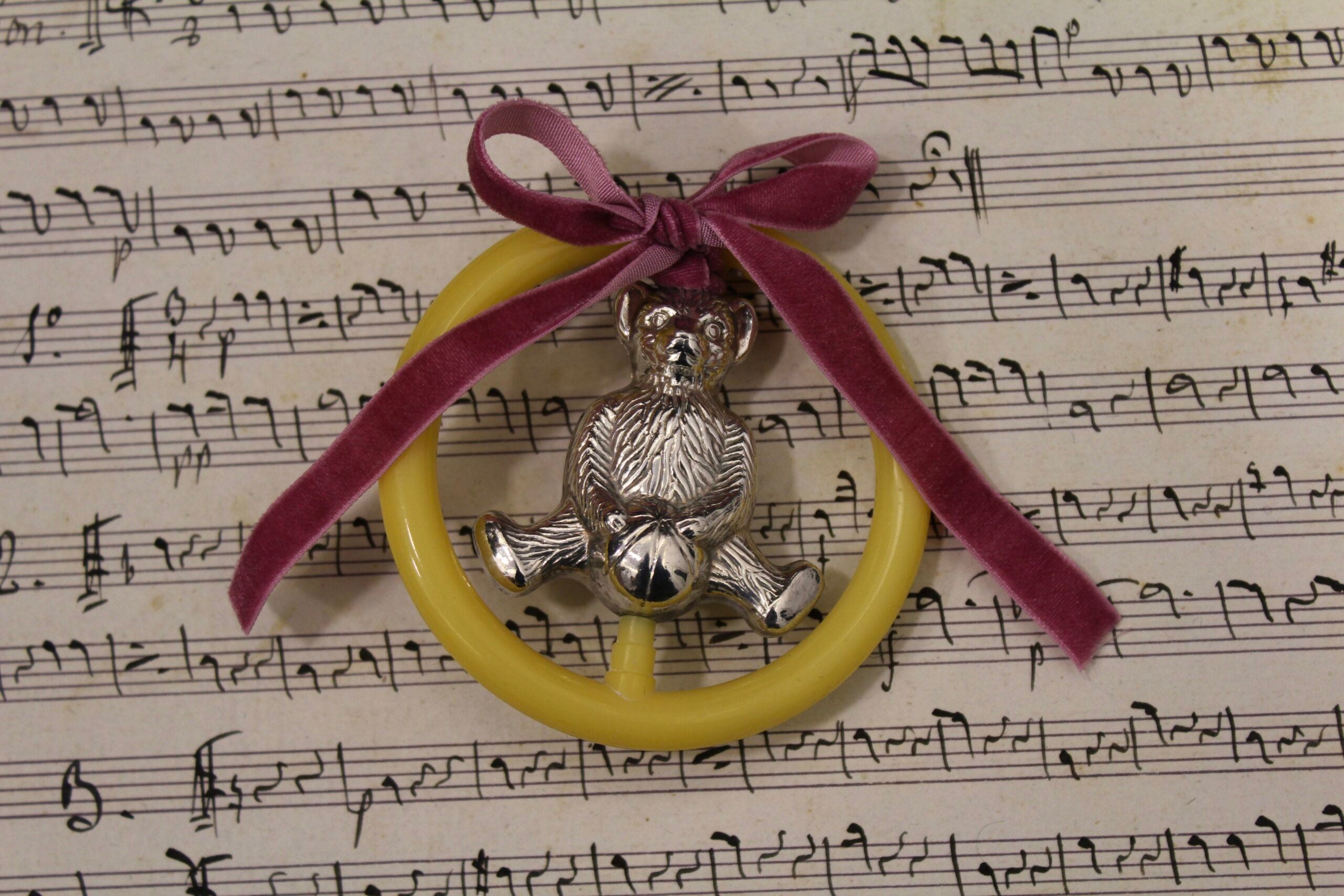 Sonajero vintage de Oso - Lazo de color personalizable