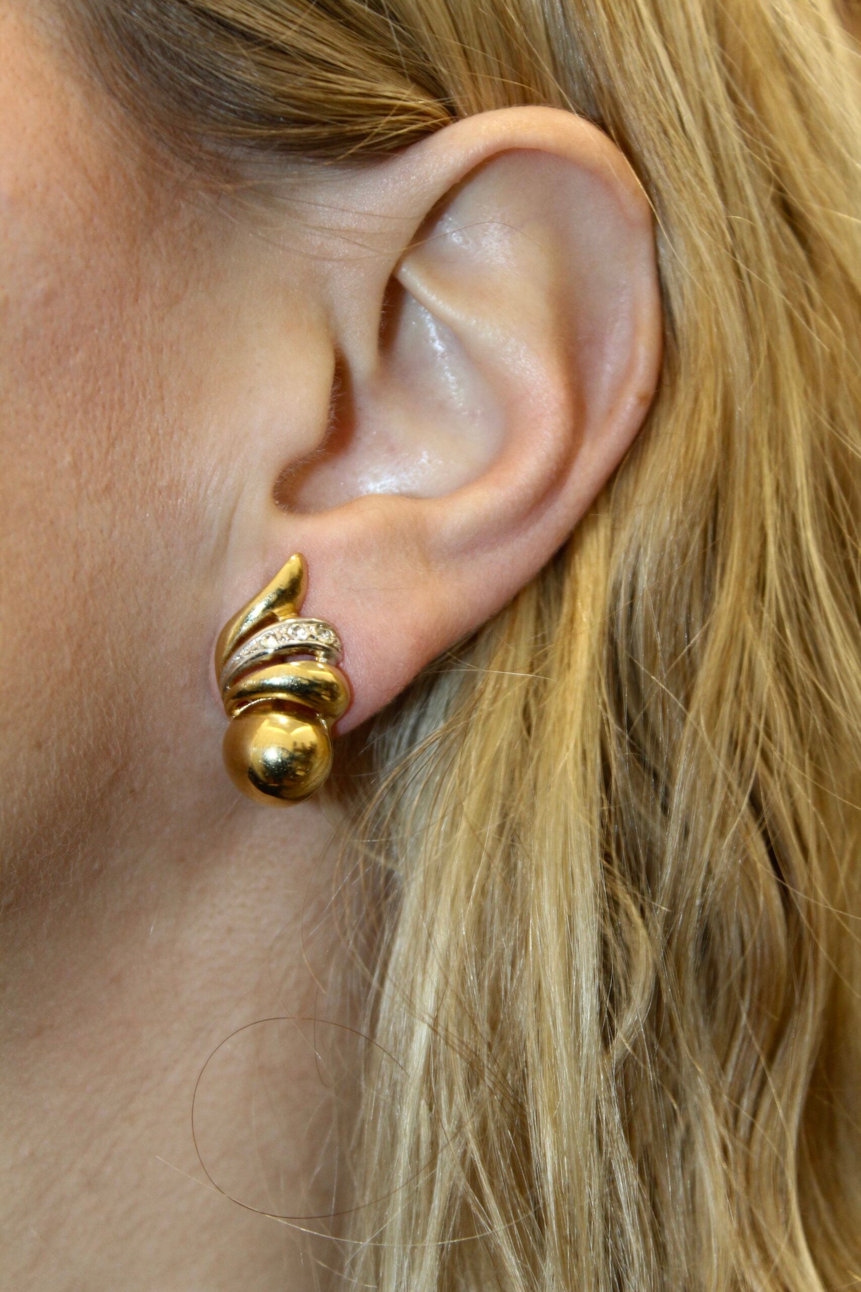 Pendientes Vintage años 80 de clip dorado con circonitas