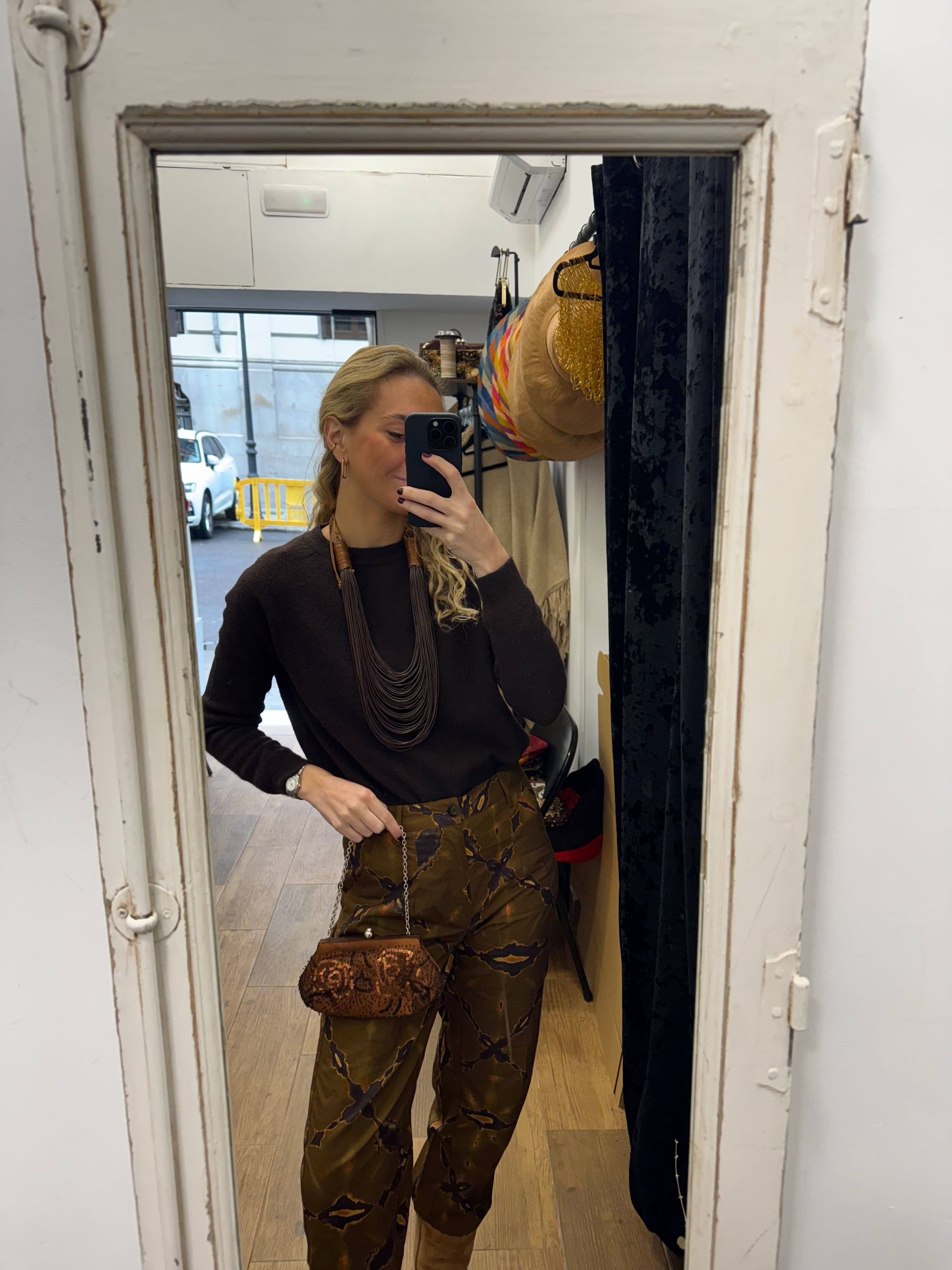 Bolso vintage marrón tipo clutch con amapolas bordadas en bronce