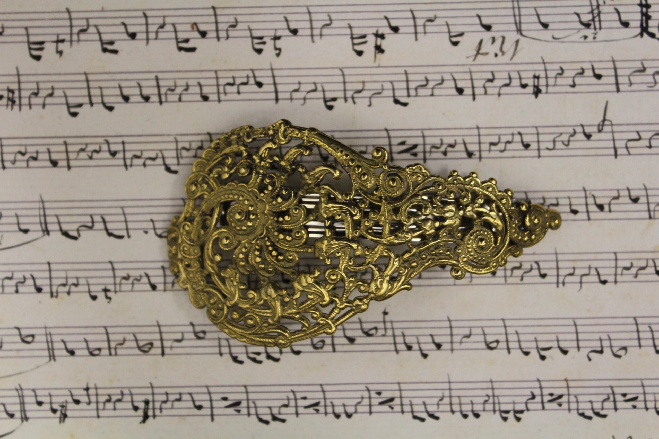 Hebilla de pelo pasador vintage Filigrana asimétrico