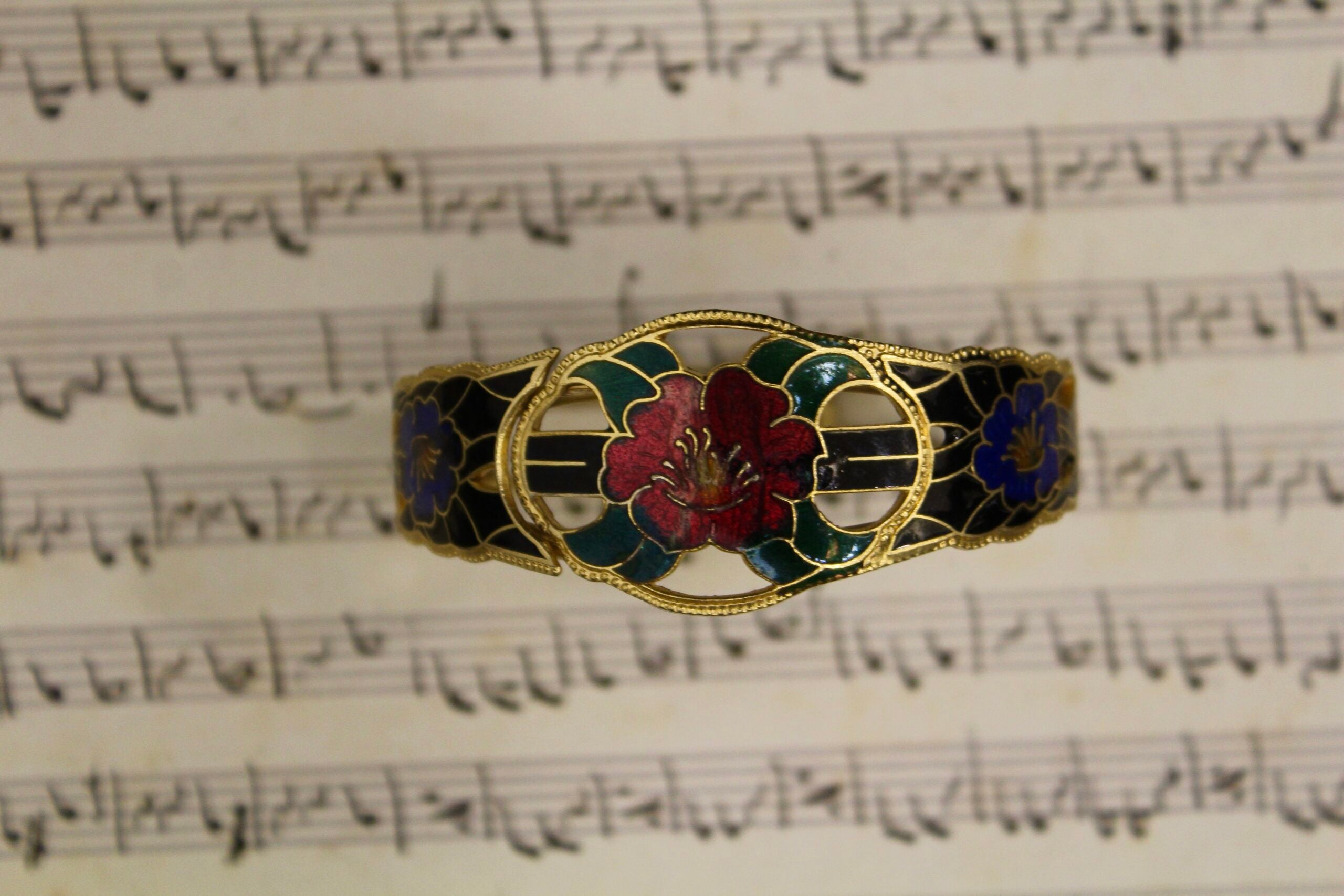 Pulsera vintage esmaltada de flores